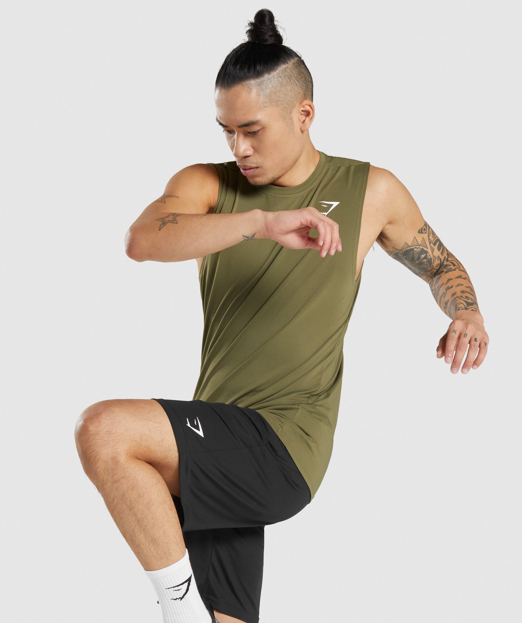 gymshark-arrival-sleeveless-tee-dark-green
