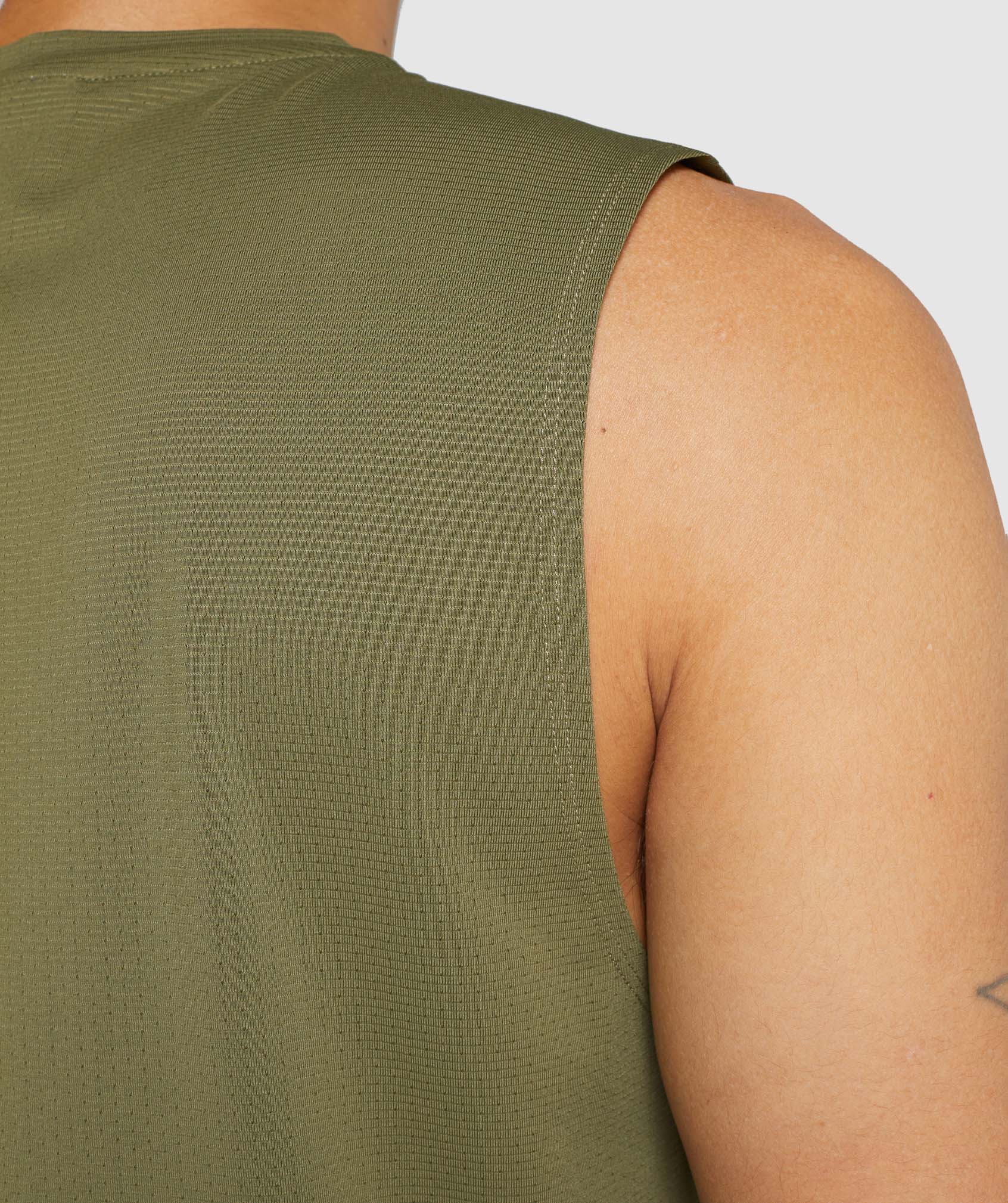 gymshark-arrival-sleeveless-tee-dark-green