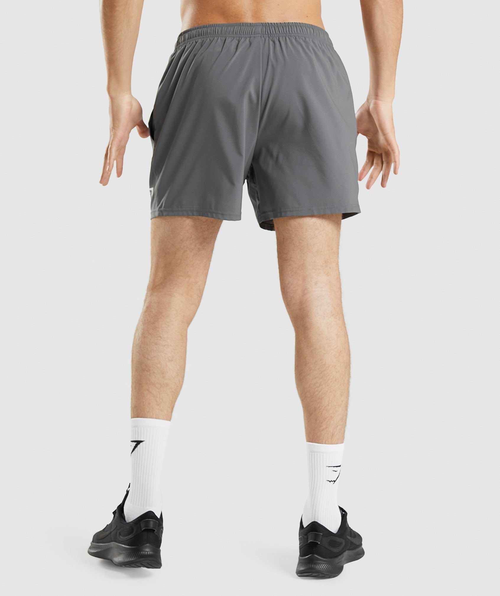 gymshark-arrival-5-shorts-charcoal-gsaw21