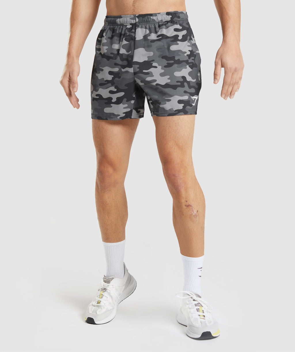 gymshark-arrival-5-shorts-grey-print-ss22