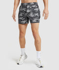 gymshark-arrival-5-shorts-grey-print-ss22