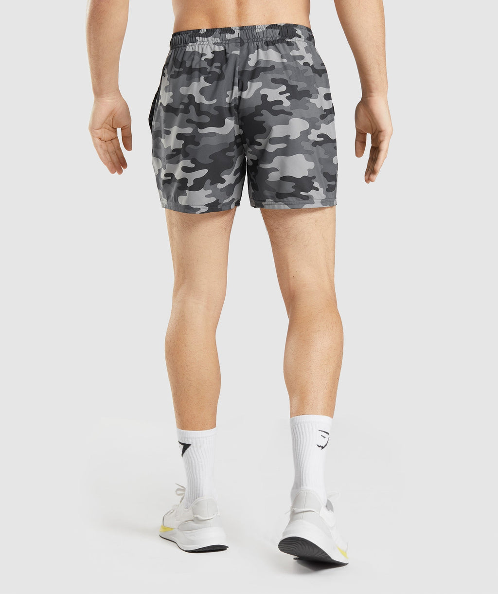 gymshark-arrival-5-shorts-grey-print-ss22