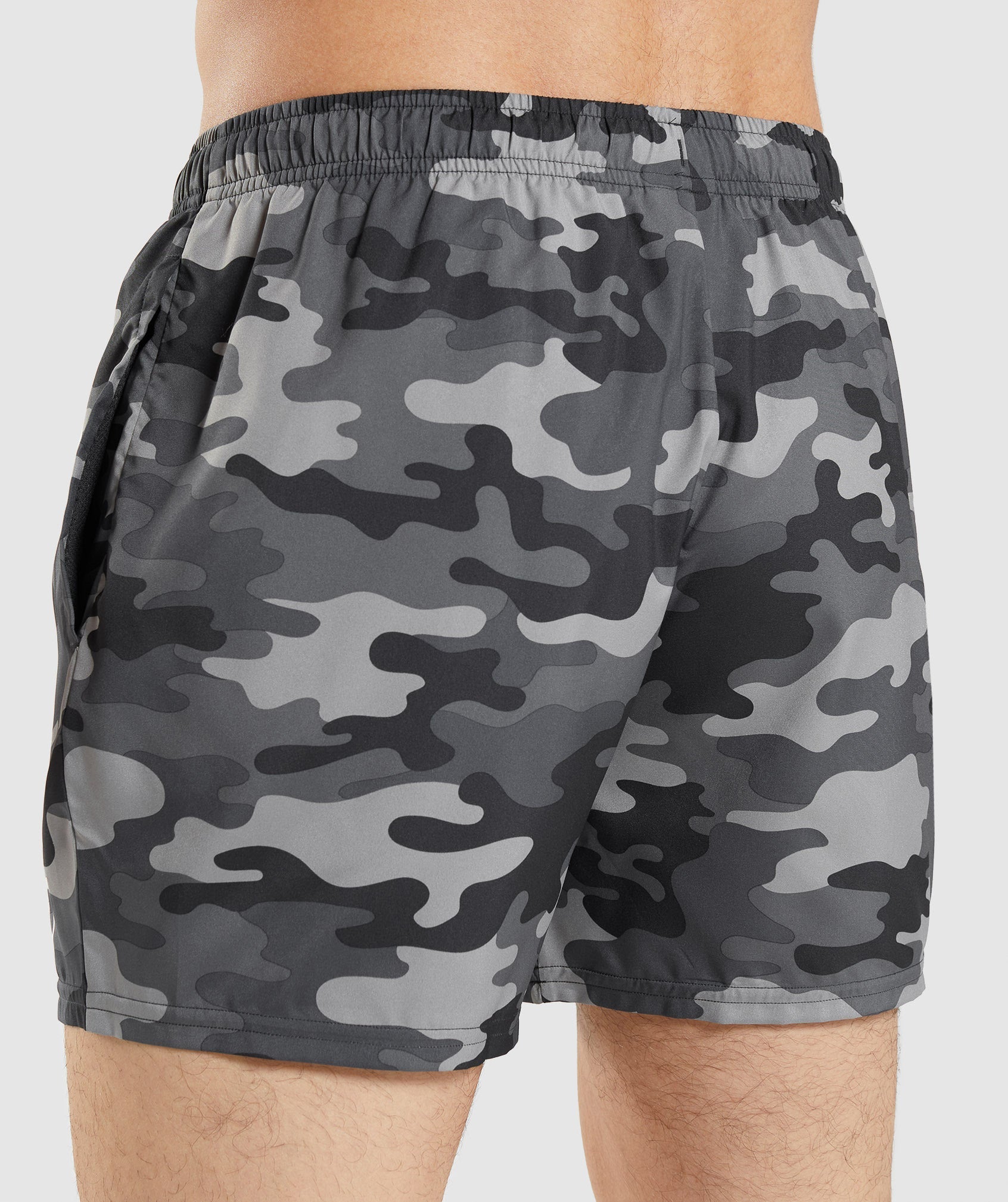 gymshark-arrival-5-shorts-grey-print-ss22