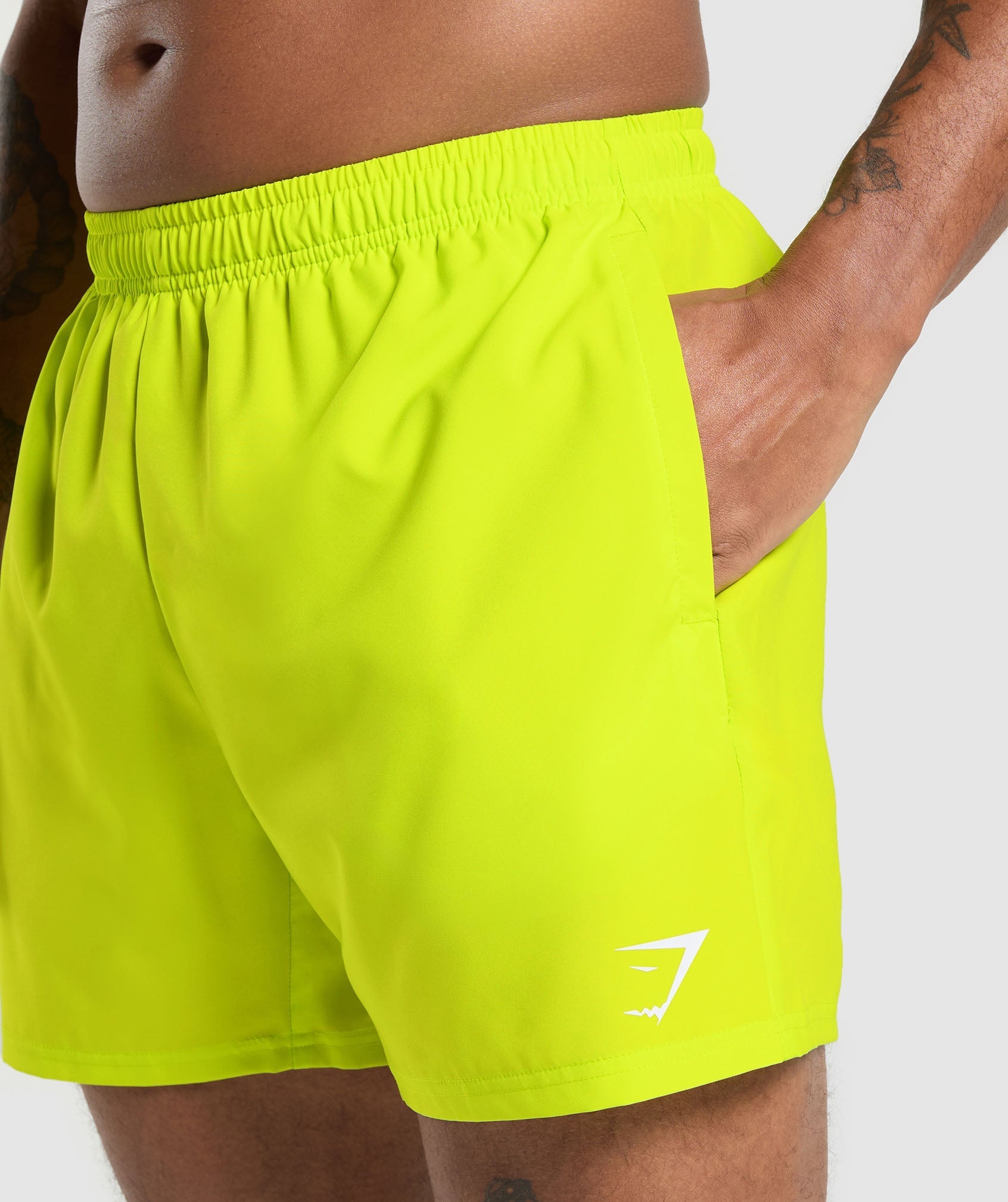 gymshark-arrival-5-shorts-shock-green-ss25