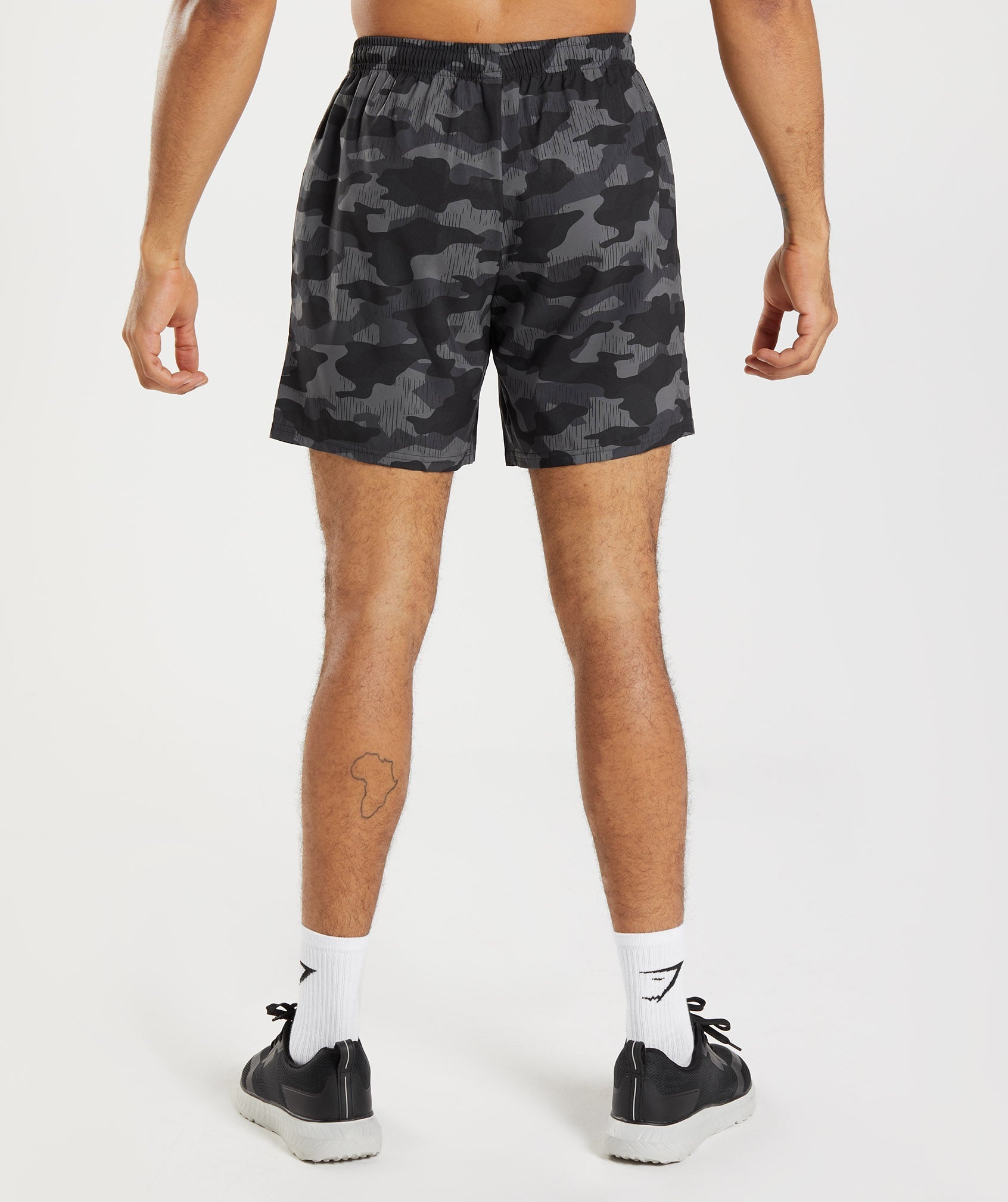 gymshark-arrival-7-short-graphite-grey-print-ss22