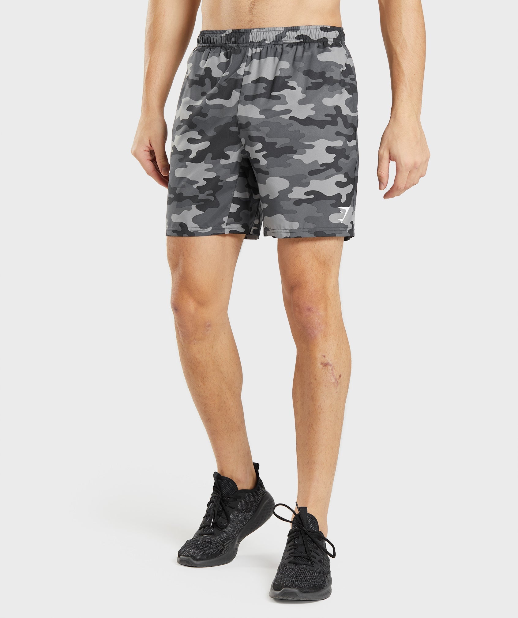 gymshark-arrival-7-shorts-grey-print-ss22
