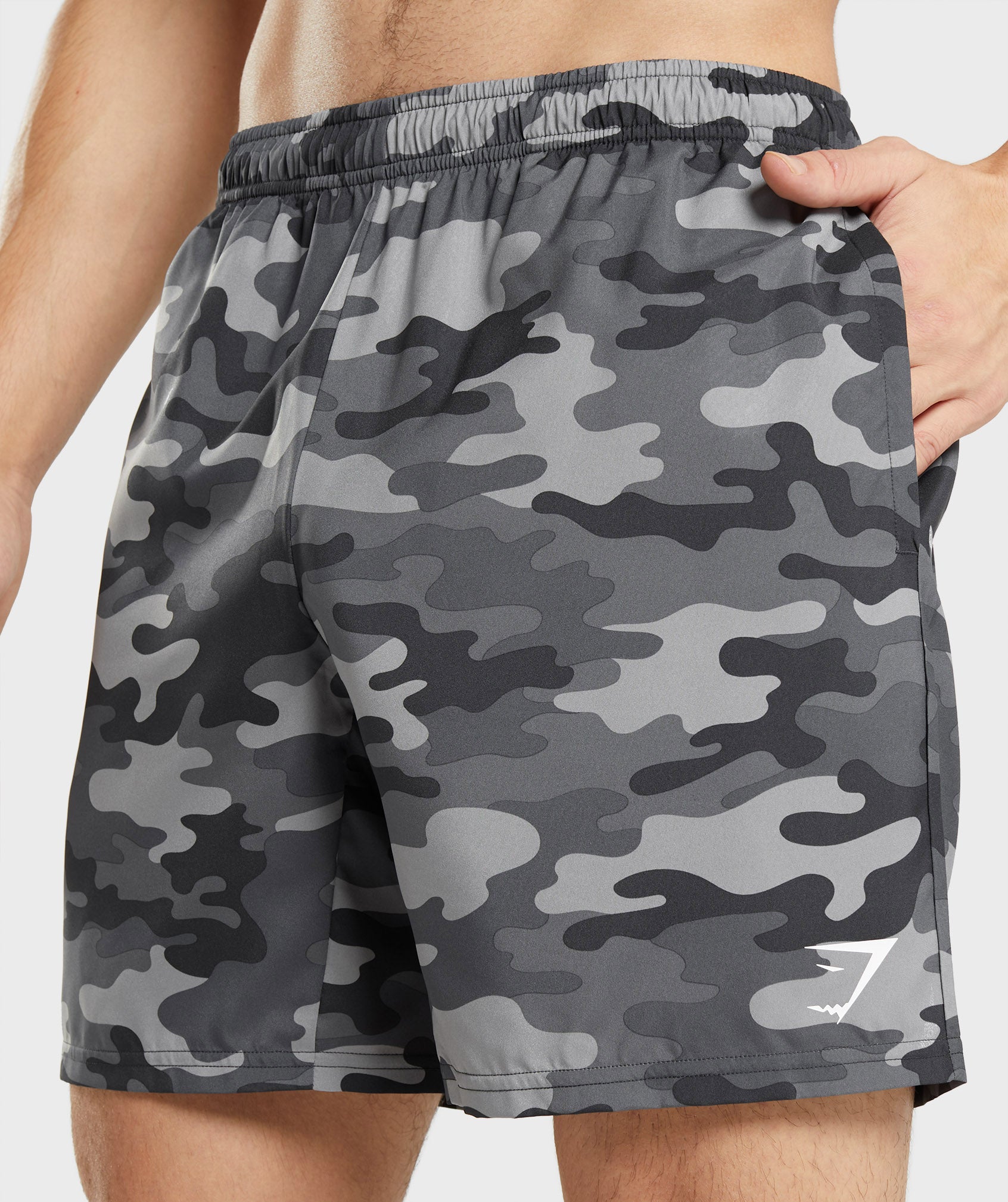 gymshark-arrival-7-shorts-grey-print-ss22