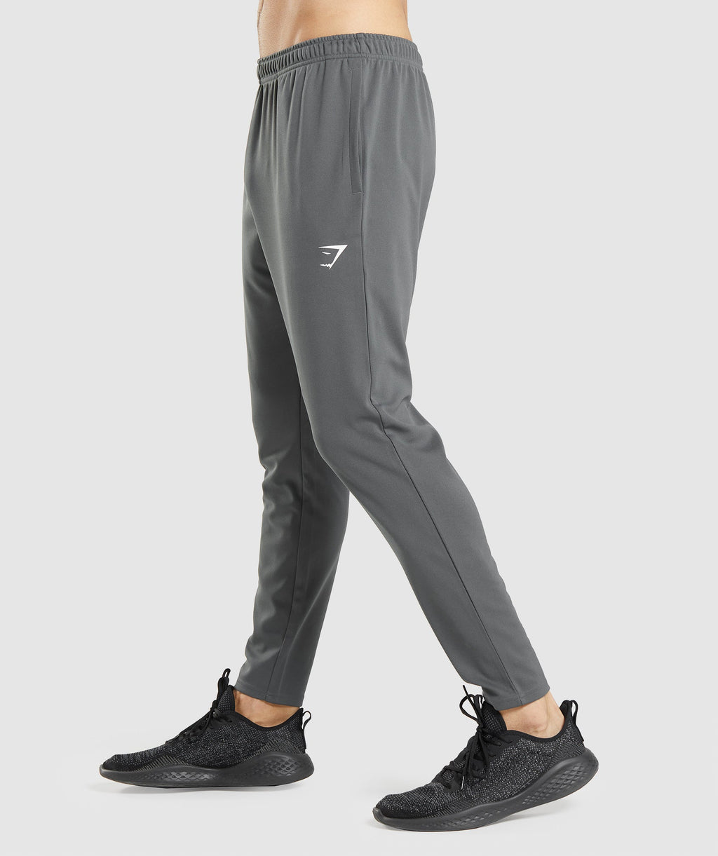 gymshark-arrival-knit-joggers-charcoal-grey-ss22