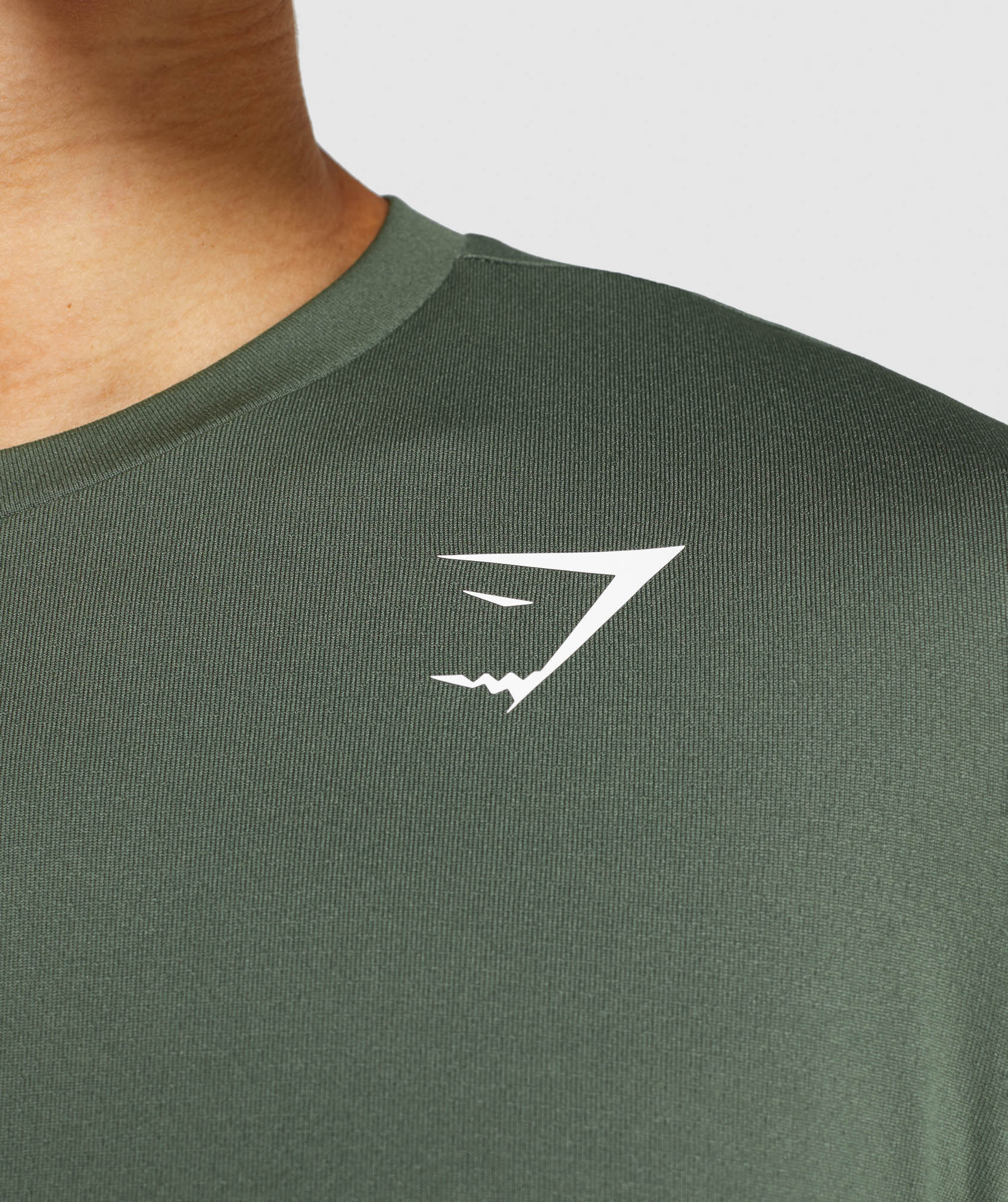 gymshark-arrival-long-sleeve-t-shirt-green-gsaw21