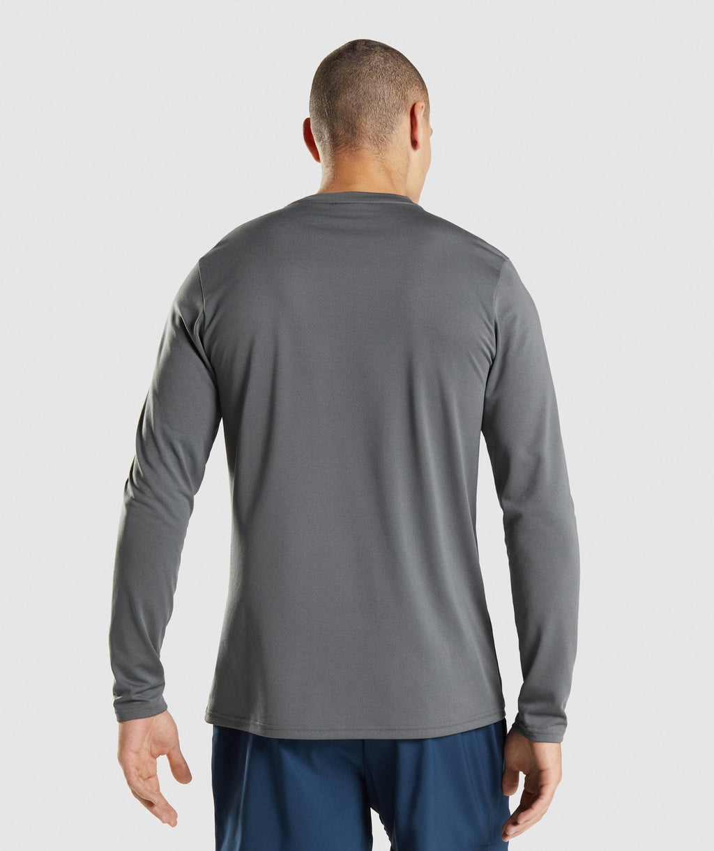 gymshark-arrival-long-sleeve-t-shirt-charcoal-gsaw21