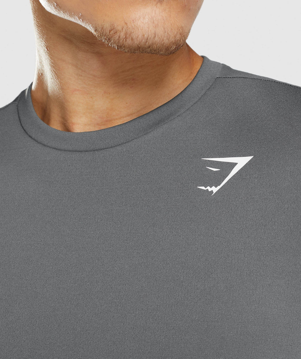 gymshark-arrival-long-sleeve-t-shirt-charcoal-gsaw21