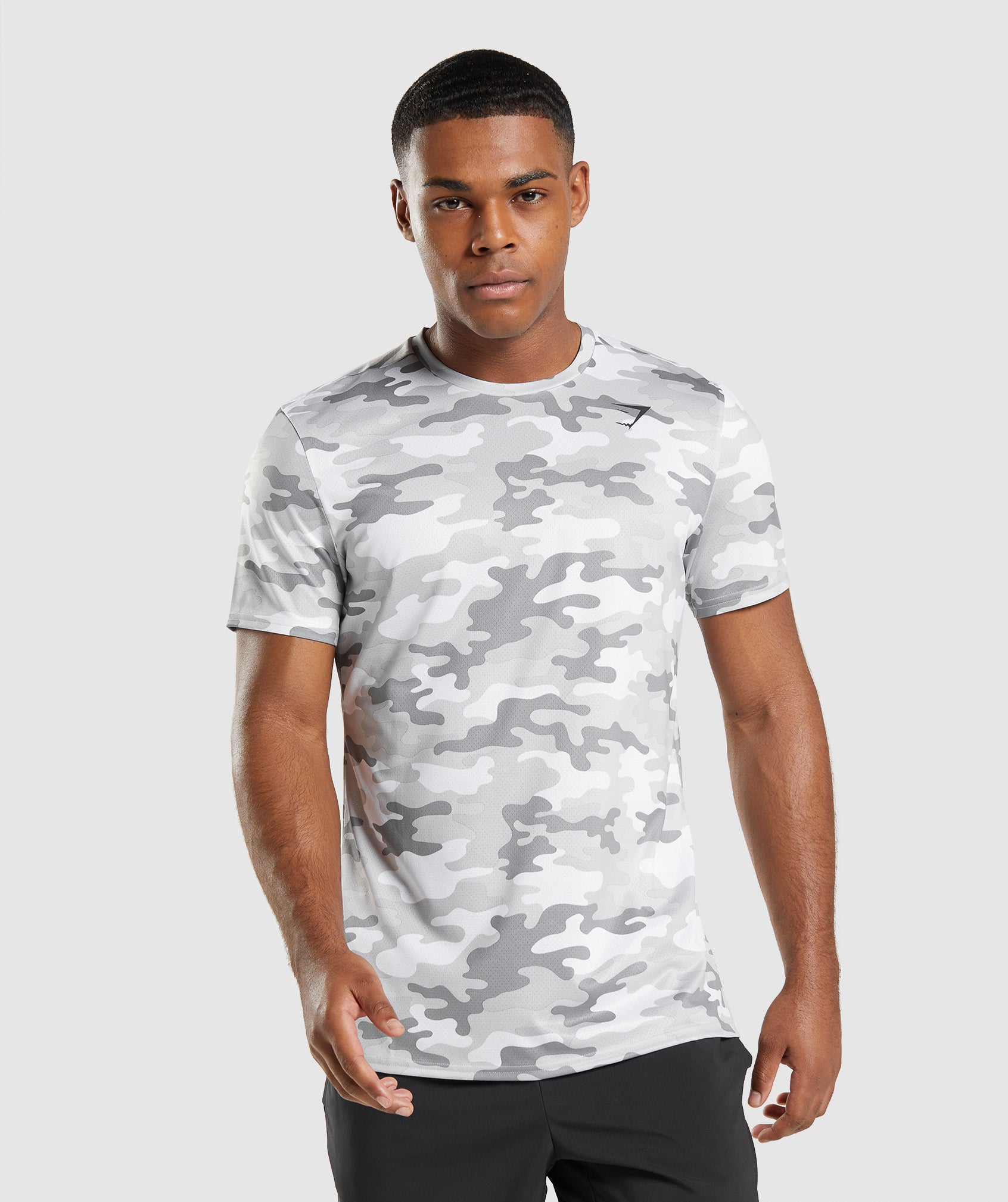 gymshark-arrival-t-shirt-light-grey-camo-ss22
