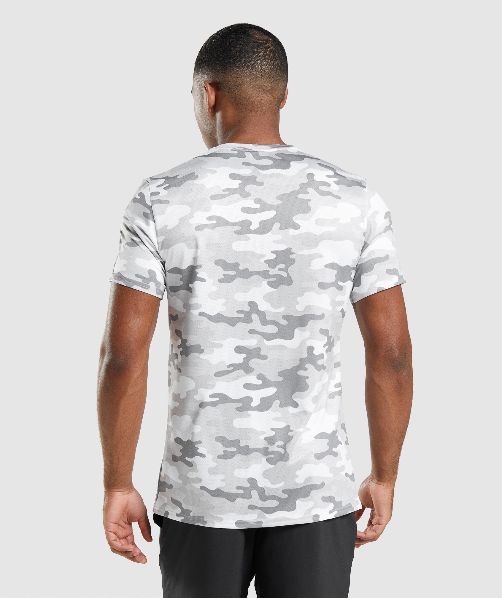 gymshark-arrival-t-shirt-light-grey-camo-ss22