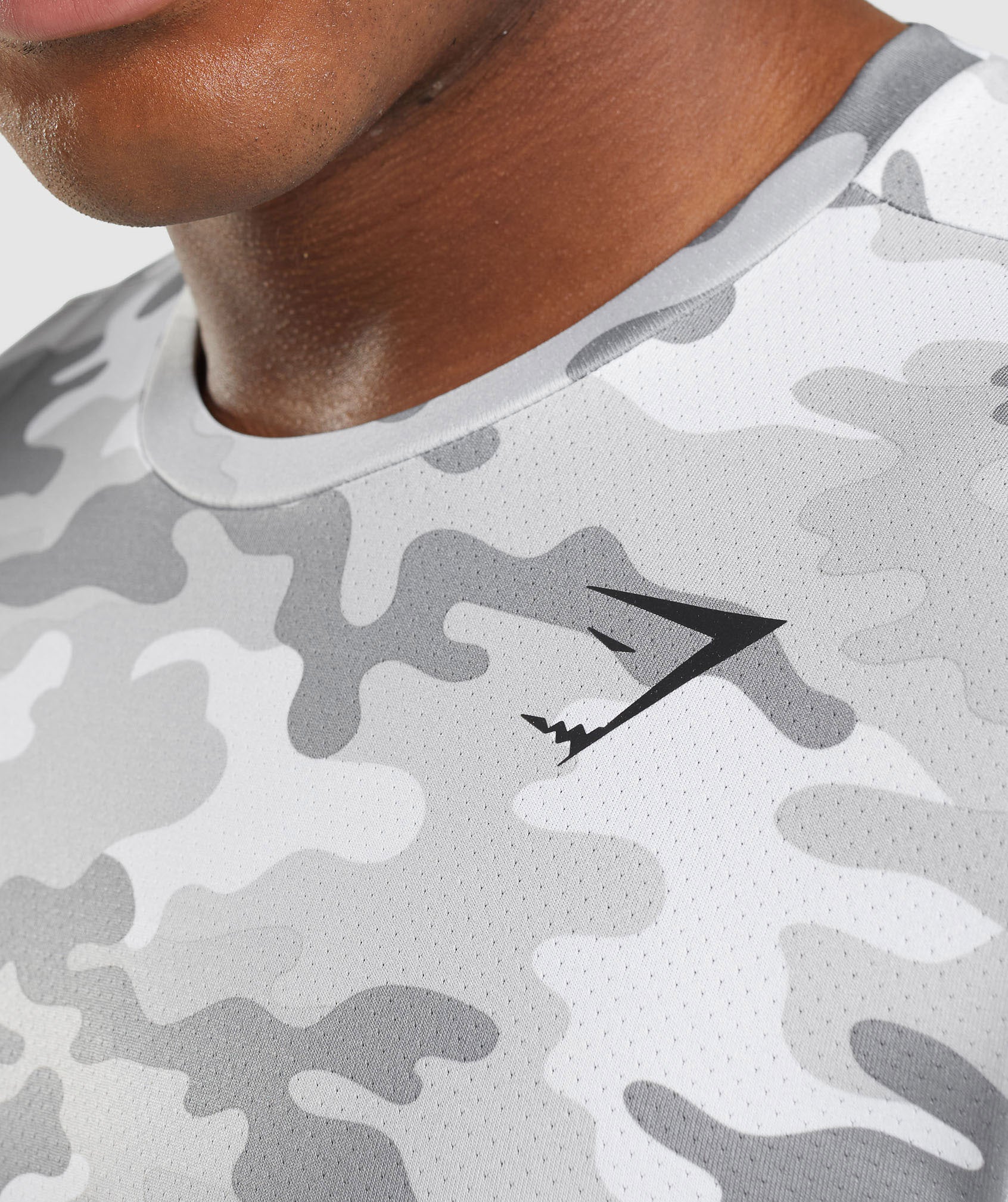 gymshark-arrival-t-shirt-light-grey-camo-ss22