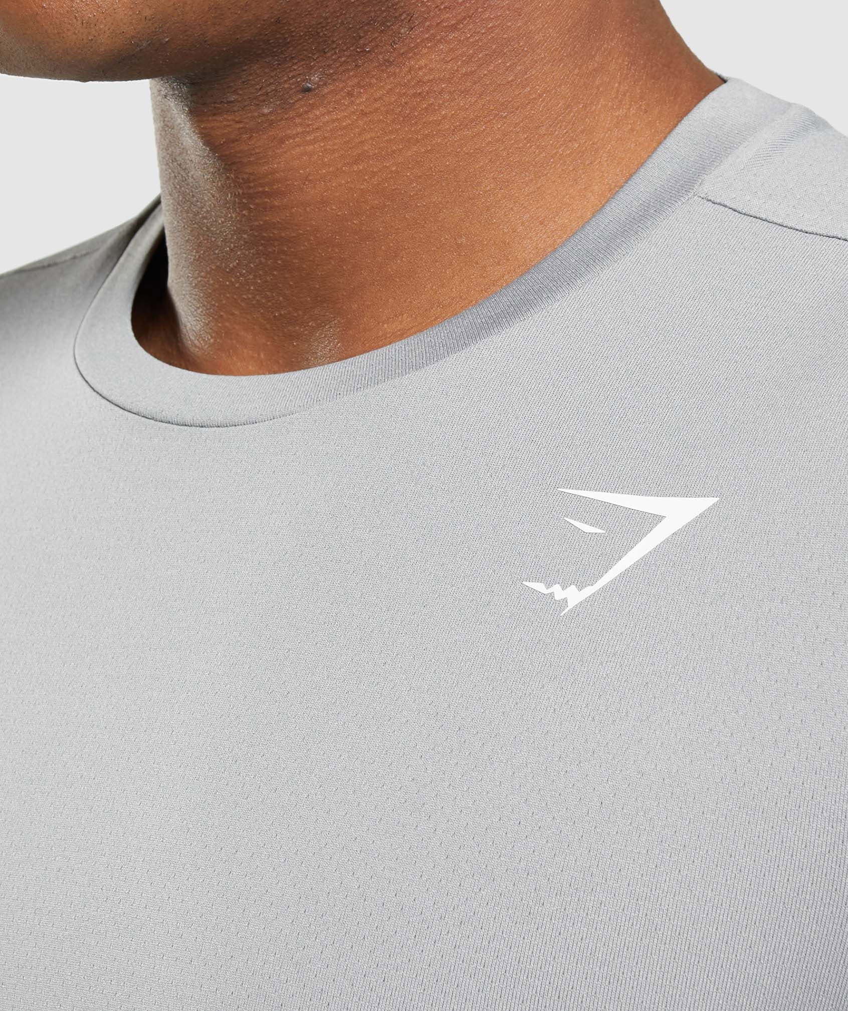 gymshark-arrival-t-shirt-smokey-grey-ss22
