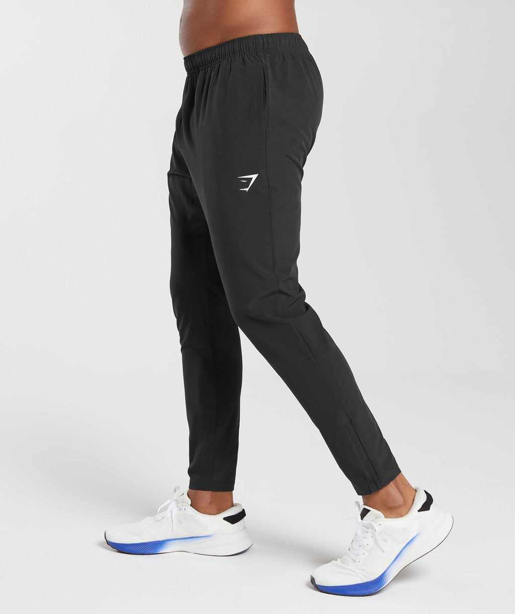 gymshark-arrival-woven-joggers-black-ss22