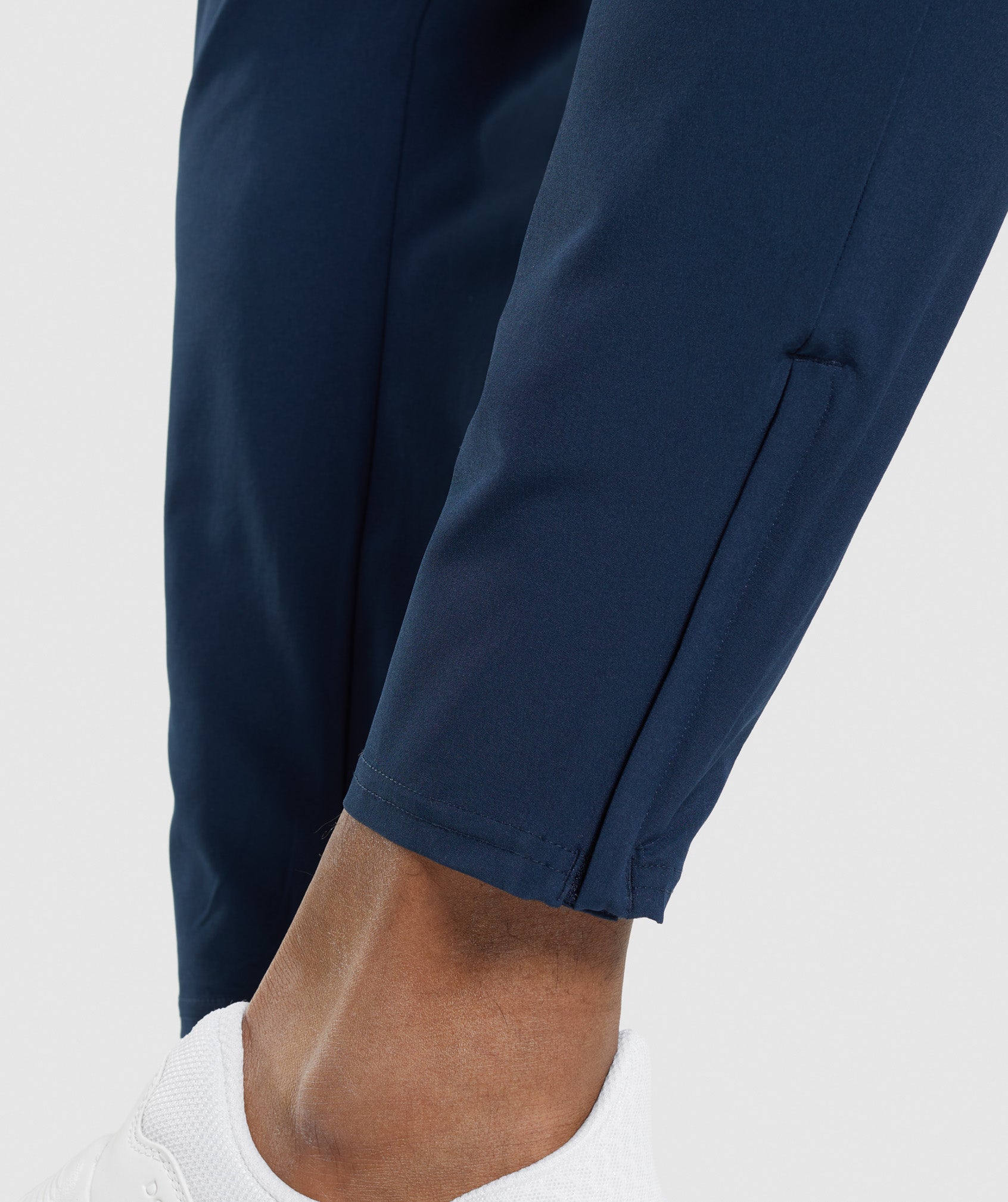 gymshark-arrival-woven-joggers-navy-ss22
