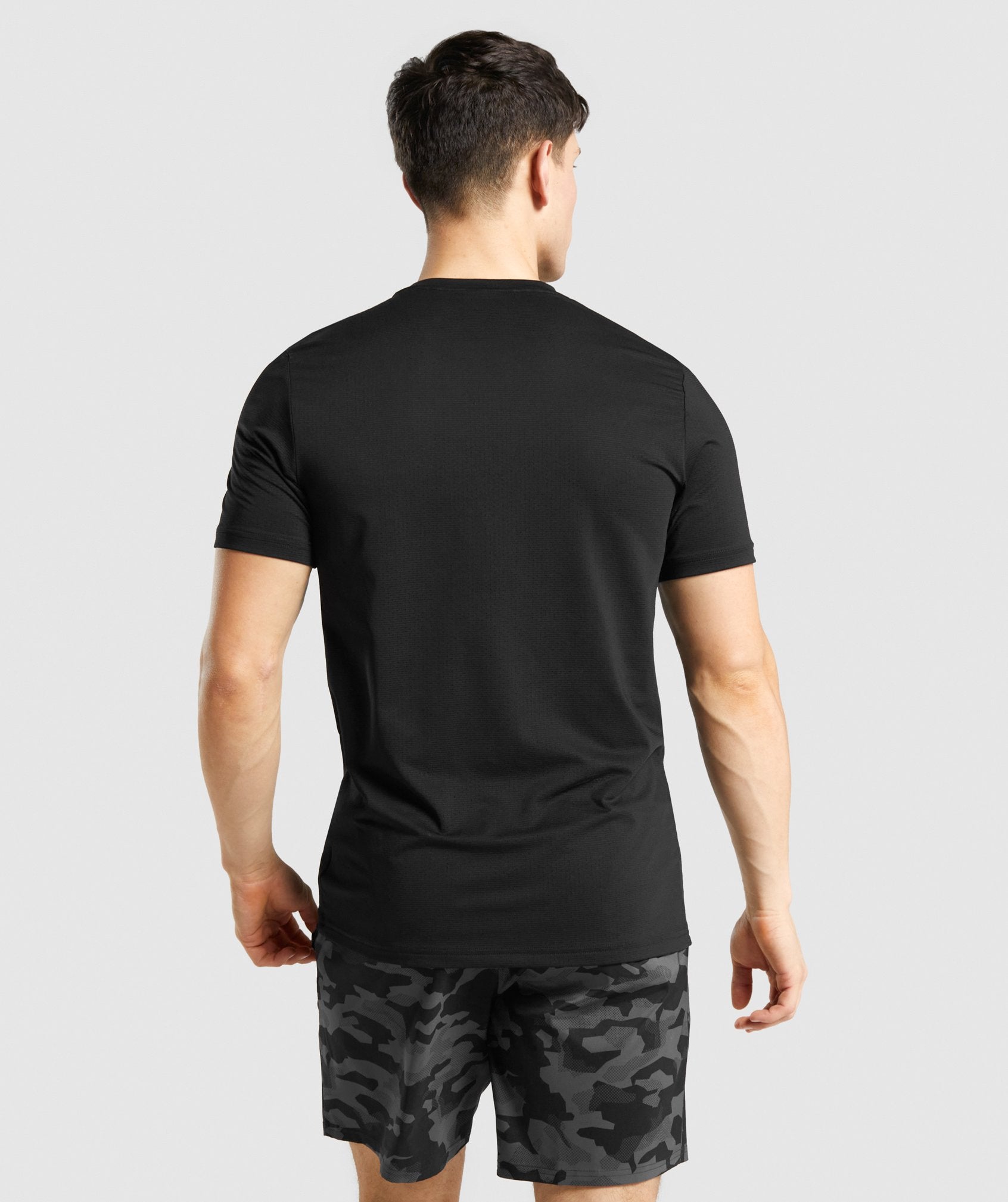 gymshark-arrival-graphic-t-shirt-black-white-logo