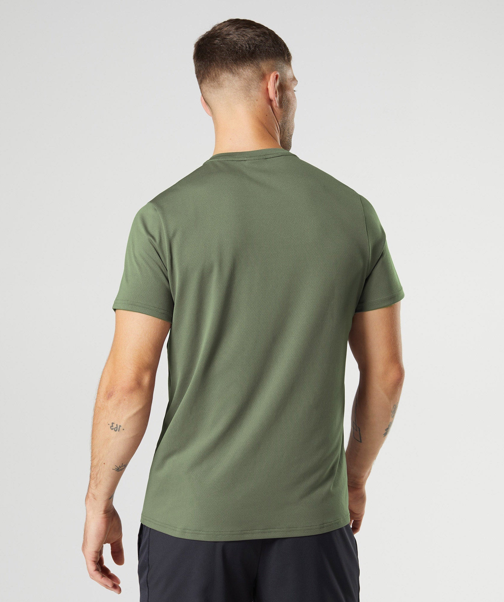 gymshark-arrival-t-shirt-core-olive-ss23