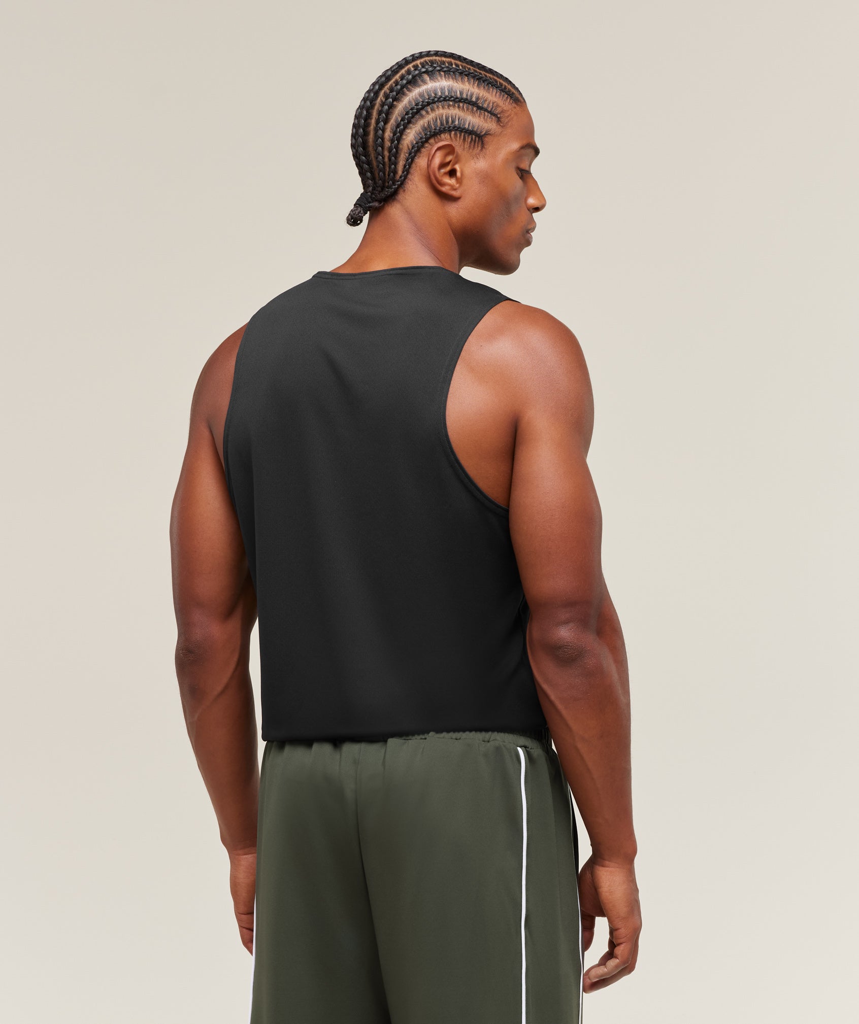 gymshark-arrival-tank-black-ss22