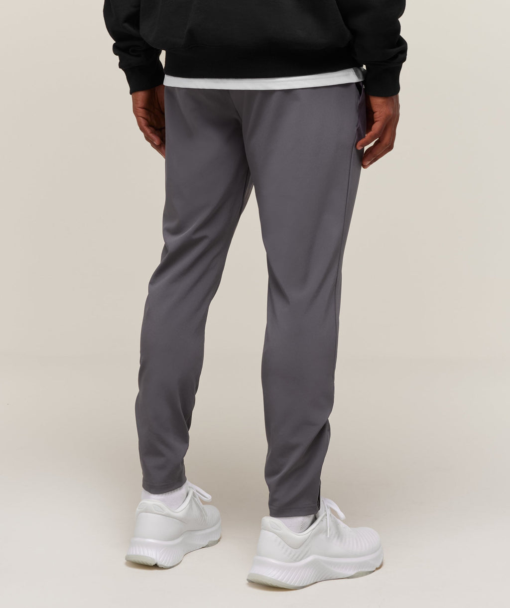gymshark-arrival-woven-joggers-silhouette-grey-aw22