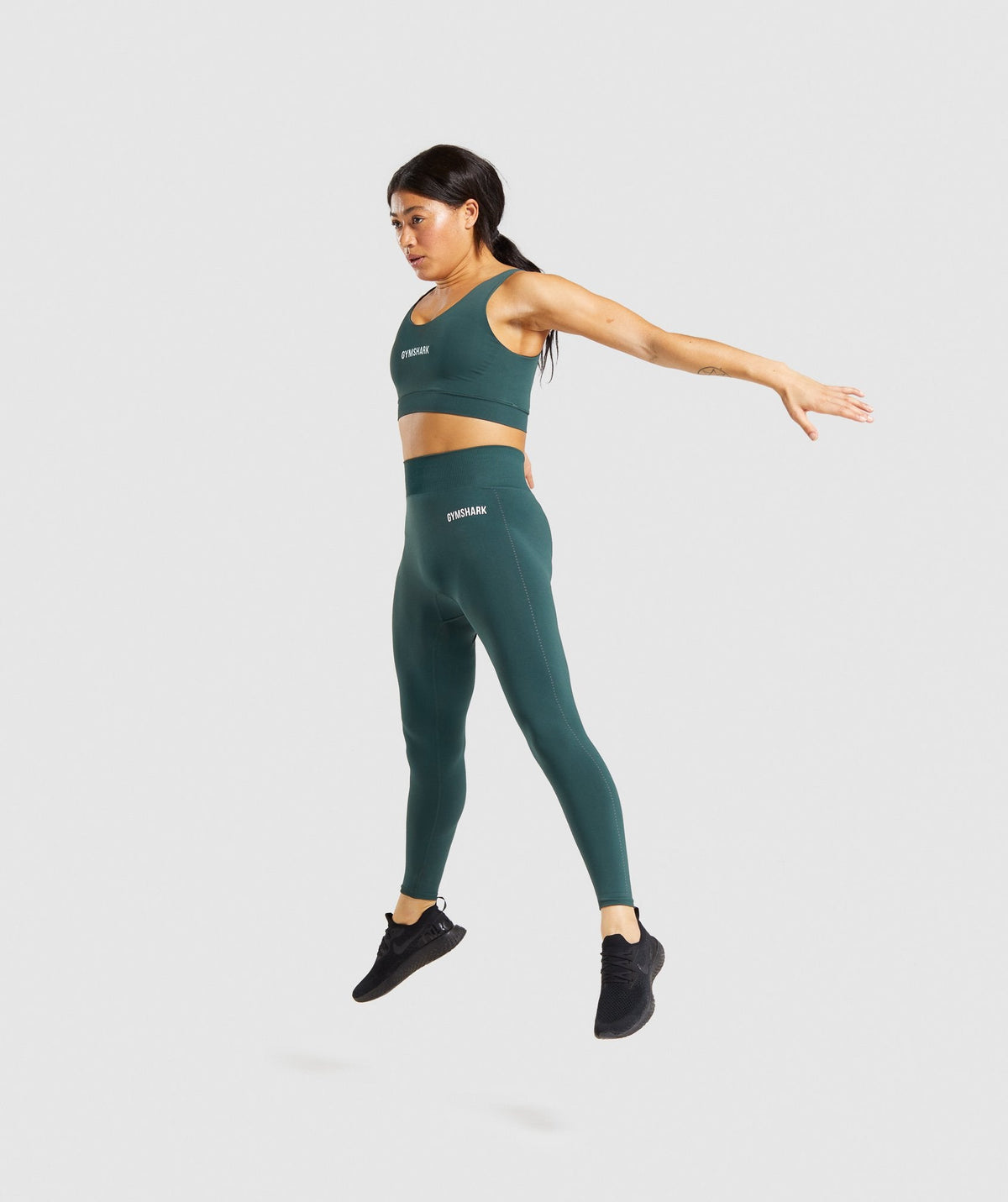 gymshark-breeze-lightweight-seamless-sports-bra-dark-green