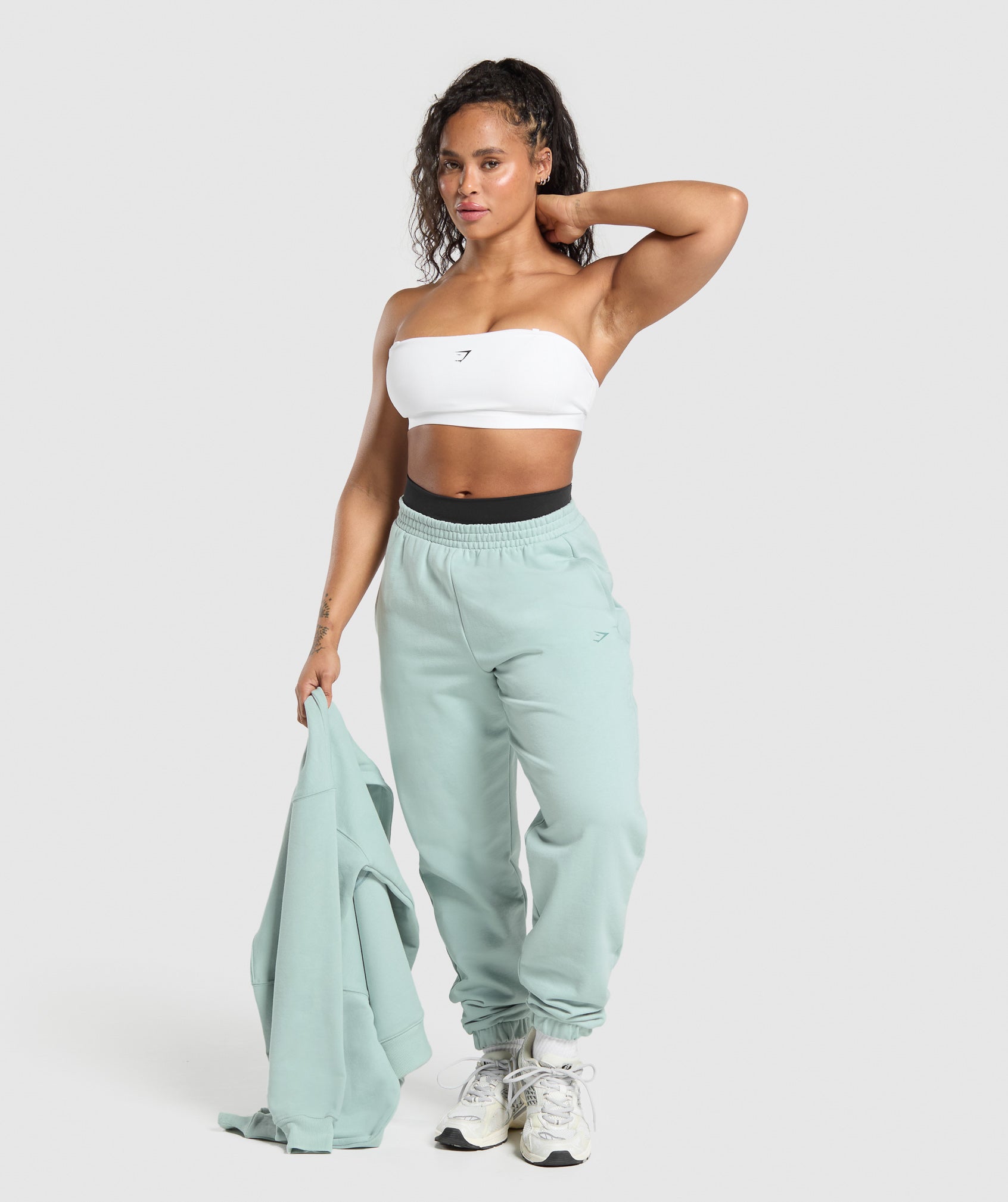 gymshark-back-gains-graphic-joggers-morning-blue-ss25