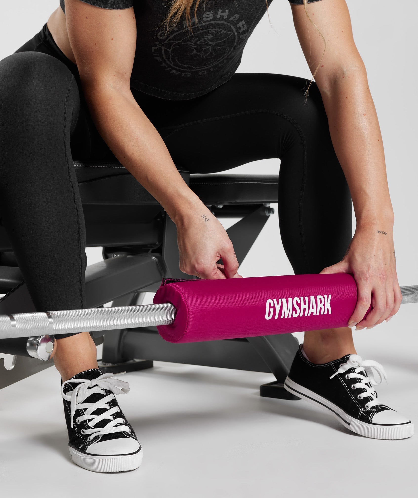 gymshark-barbell-pad-magenta-pink-ss23