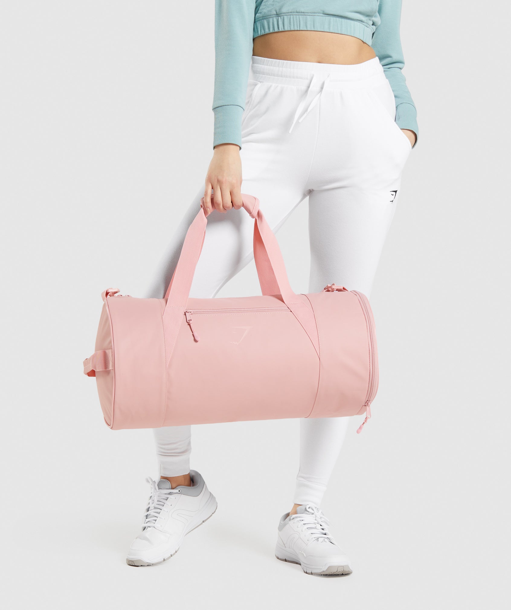 gymshark-barrel-bag-paige-pink-ss22