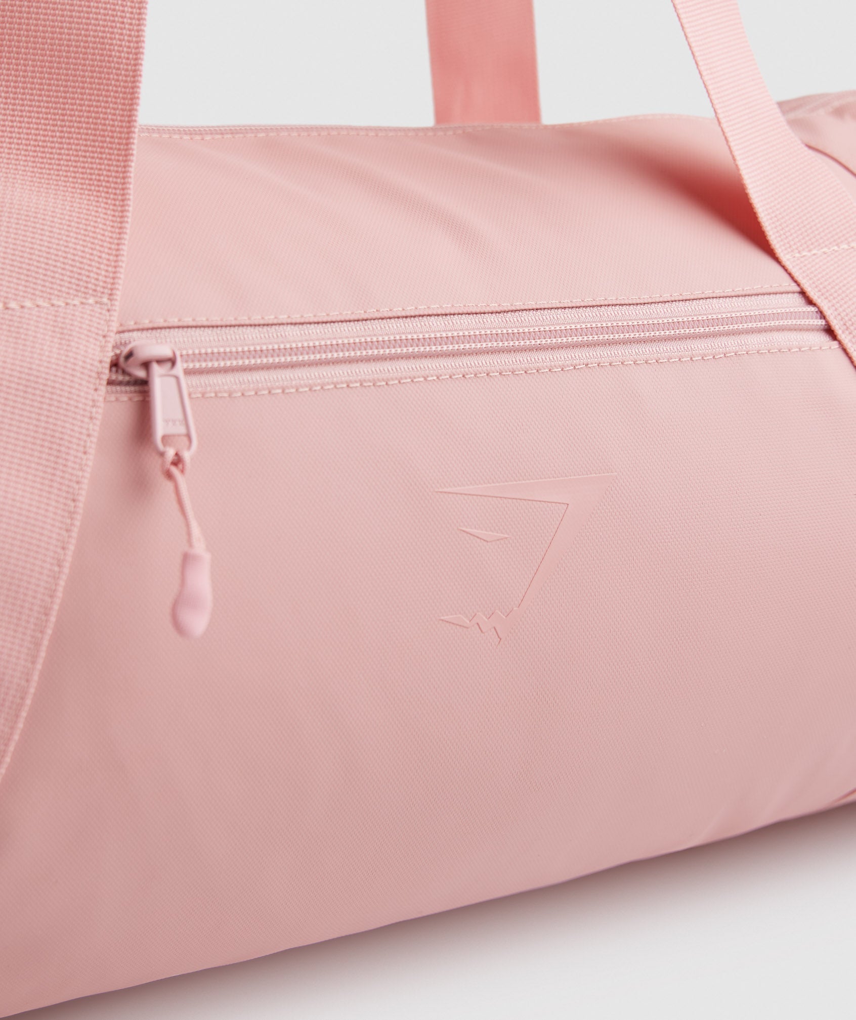 gymshark-barrel-bag-paige-pink-ss22