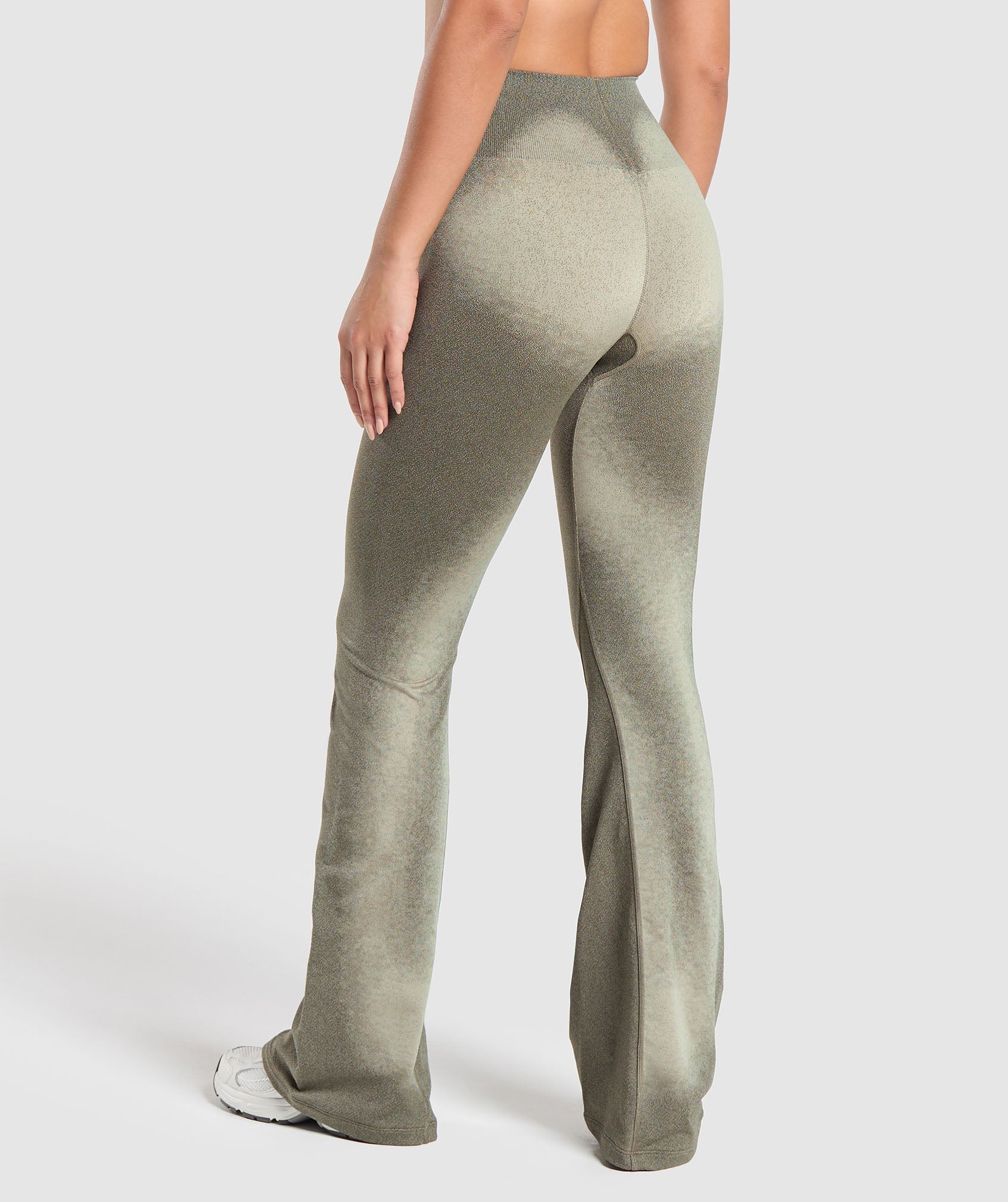 gymshark-blur-seamless-flared-leggings-base-green-chalk-green-ss24