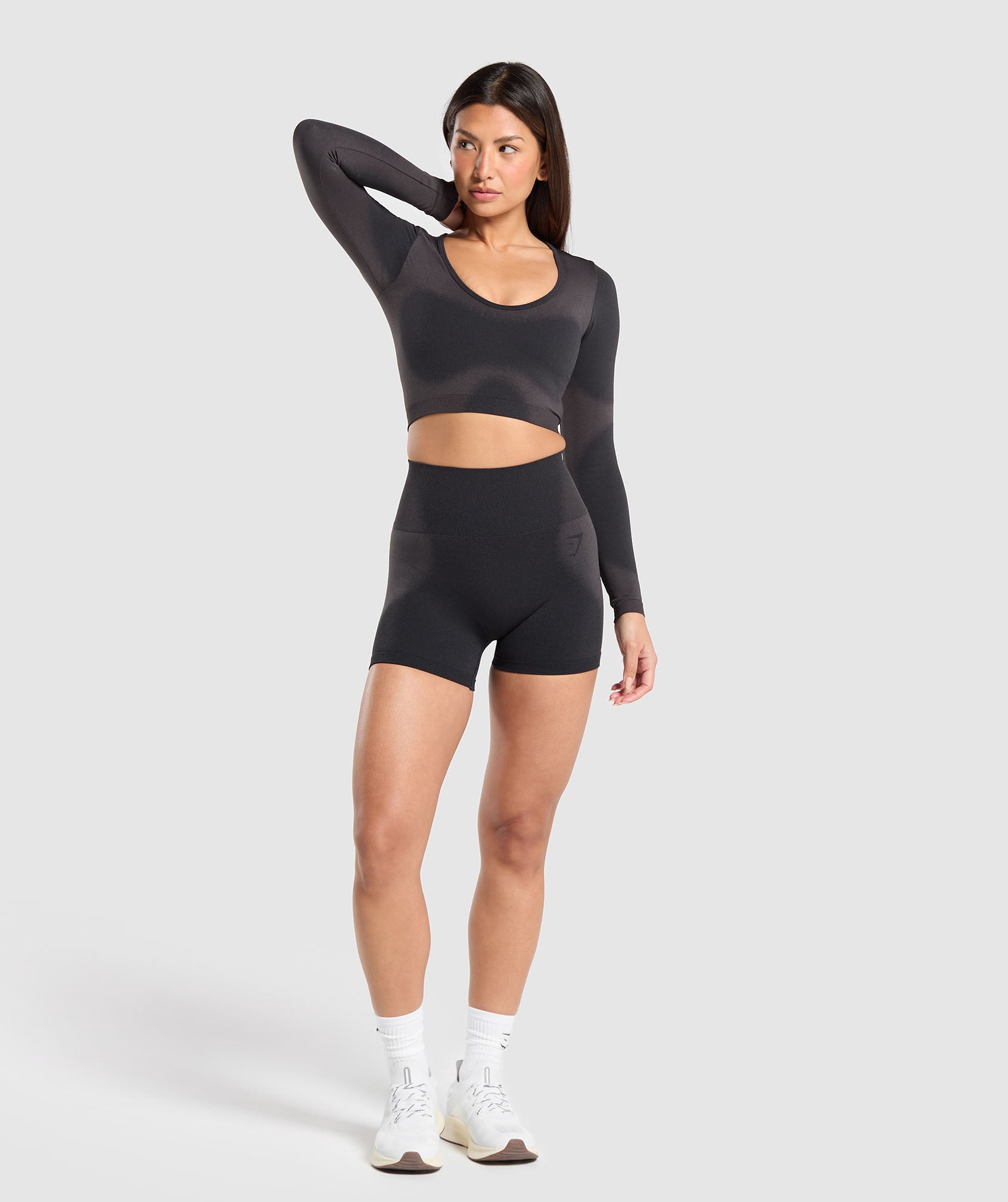 gymshark-blur-seamless-long-sleeve-crop-top-black-asphalt-grey-ss24