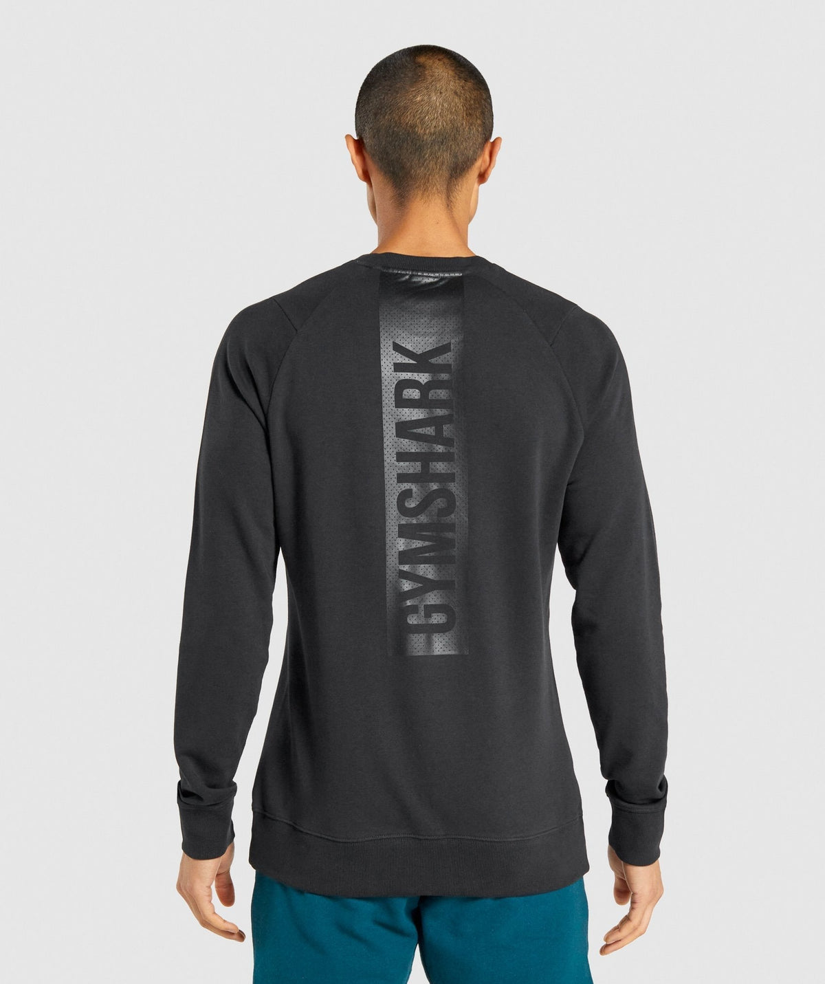 gymshark-bold-crew-black-aw21