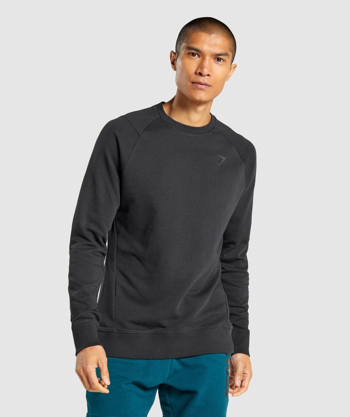 gymshark-bold-crew-black-aw21