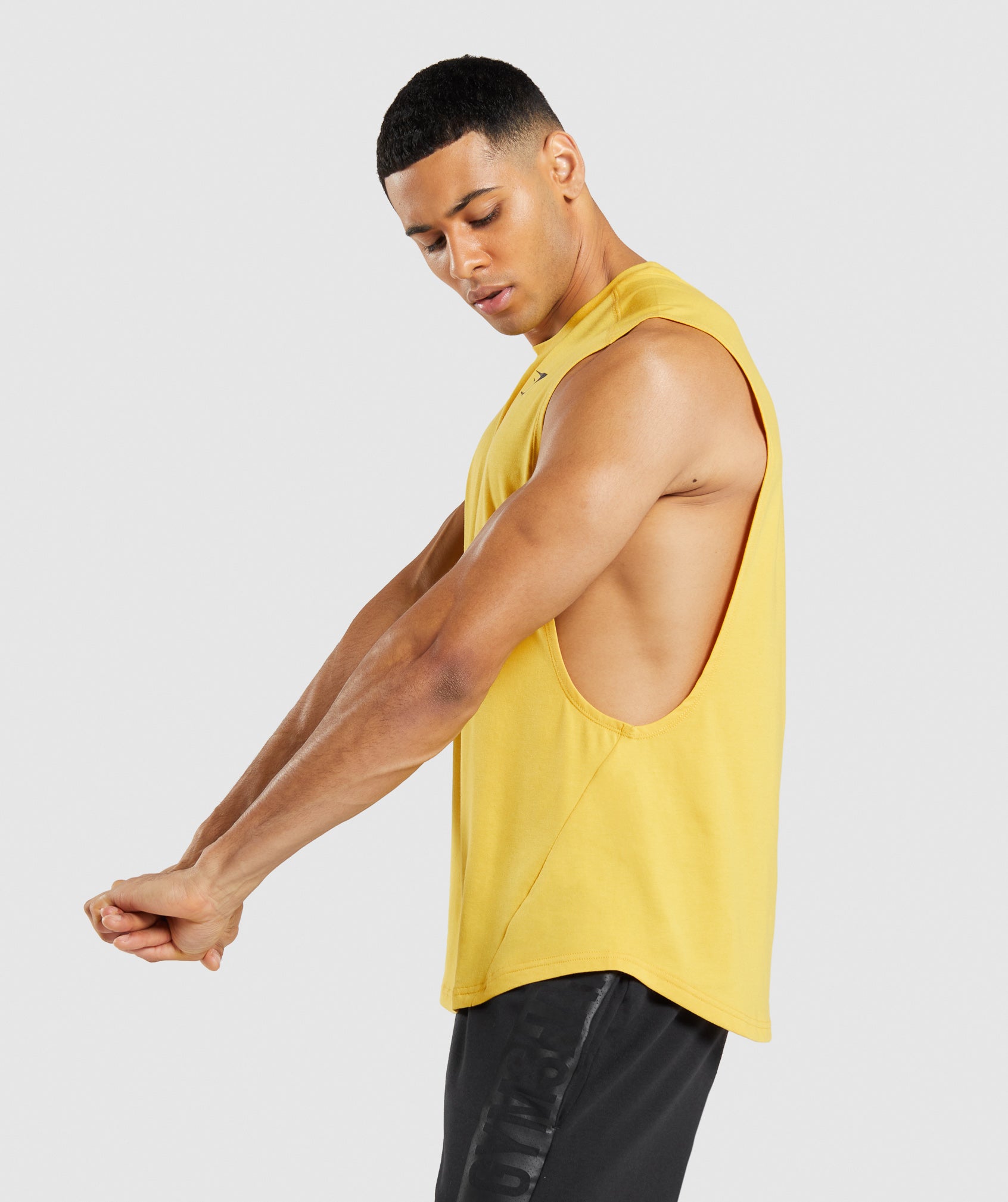 gymshark-bold-drop-arm-tank-medallion-yellow-ss22