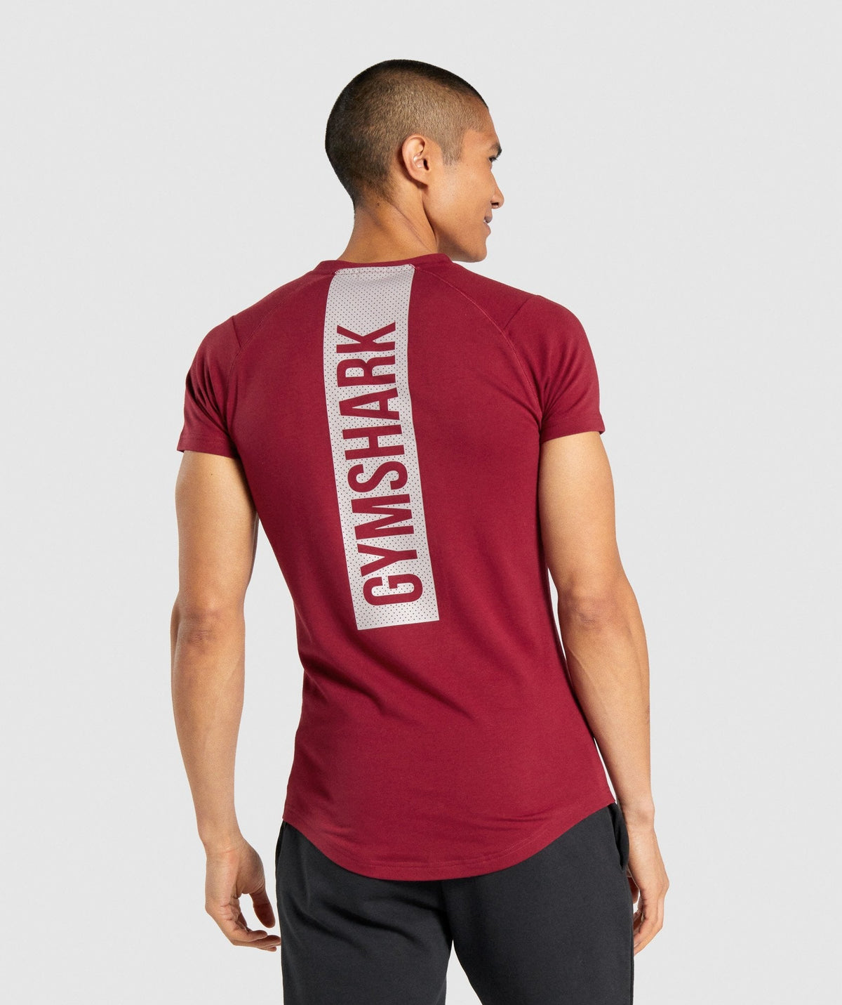gymshark-bold-muscle-fit-t-shirt-burgundy-aw21