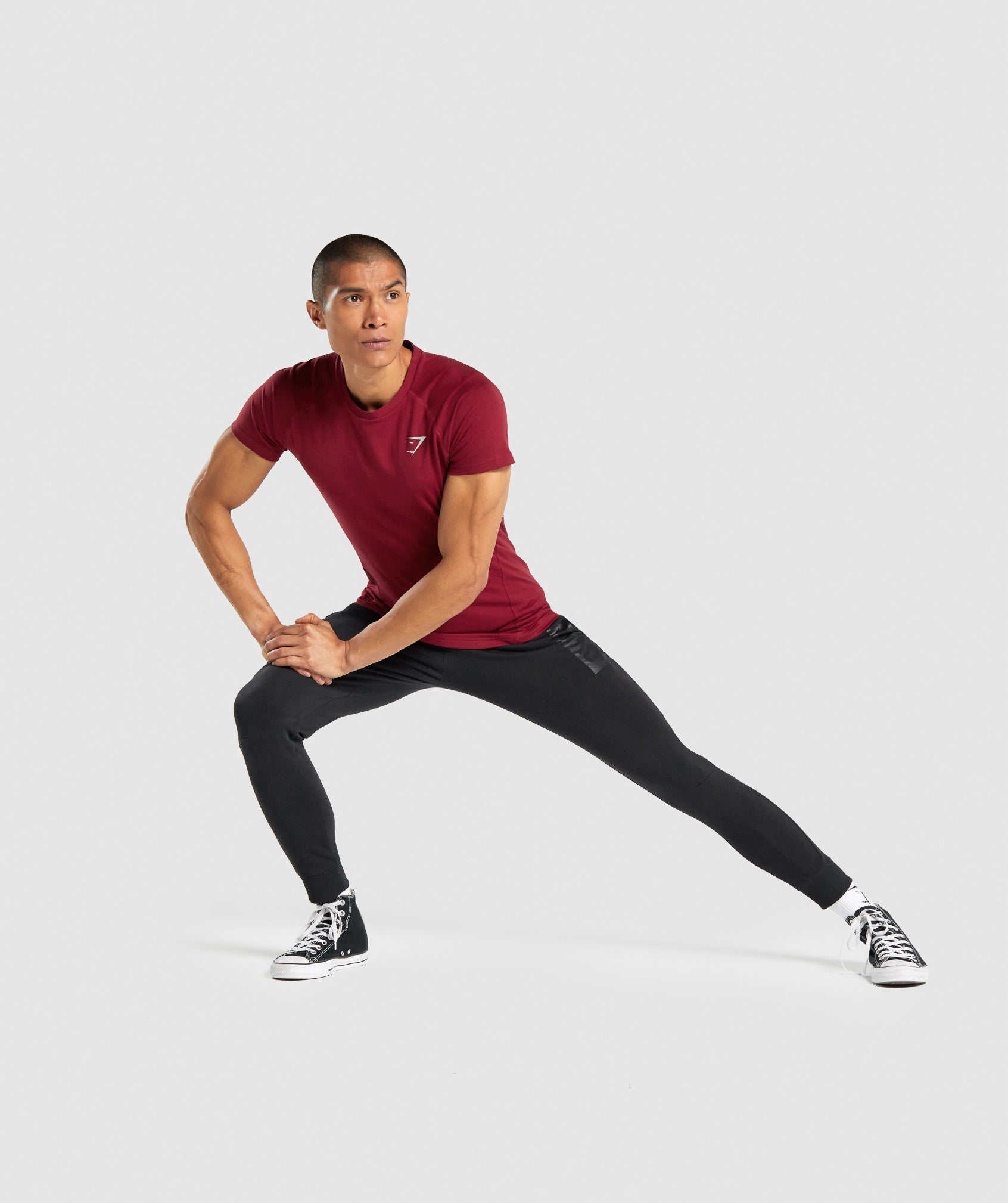 gymshark-bold-muscle-fit-t-shirt-burgundy-aw21