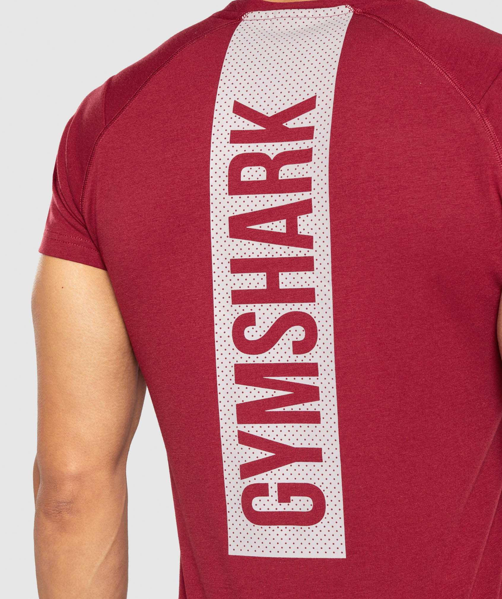 gymshark-bold-muscle-fit-t-shirt-burgundy-aw21