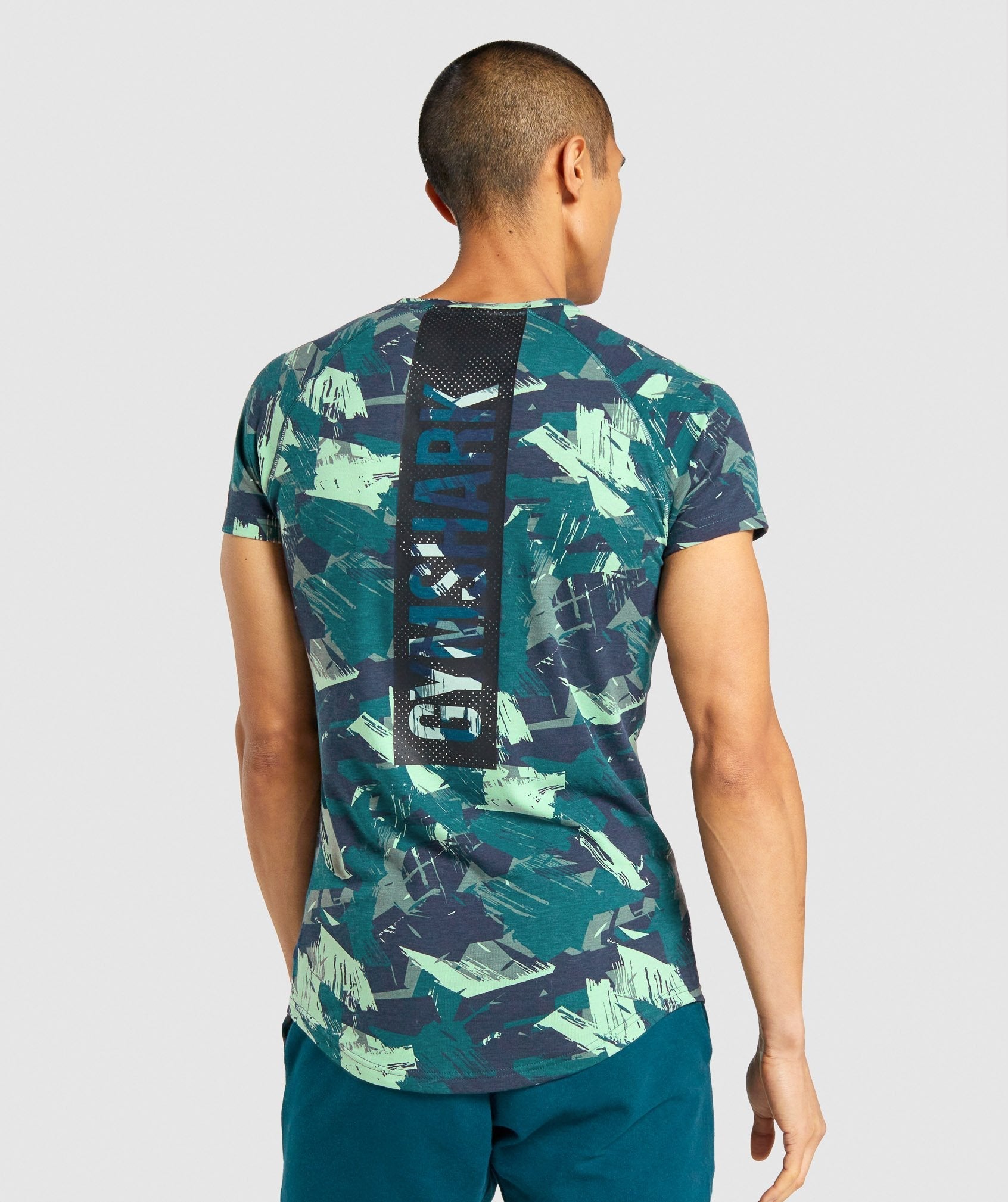 gymshark-bold-muscle-fit-t-shirt-green-print-aw21