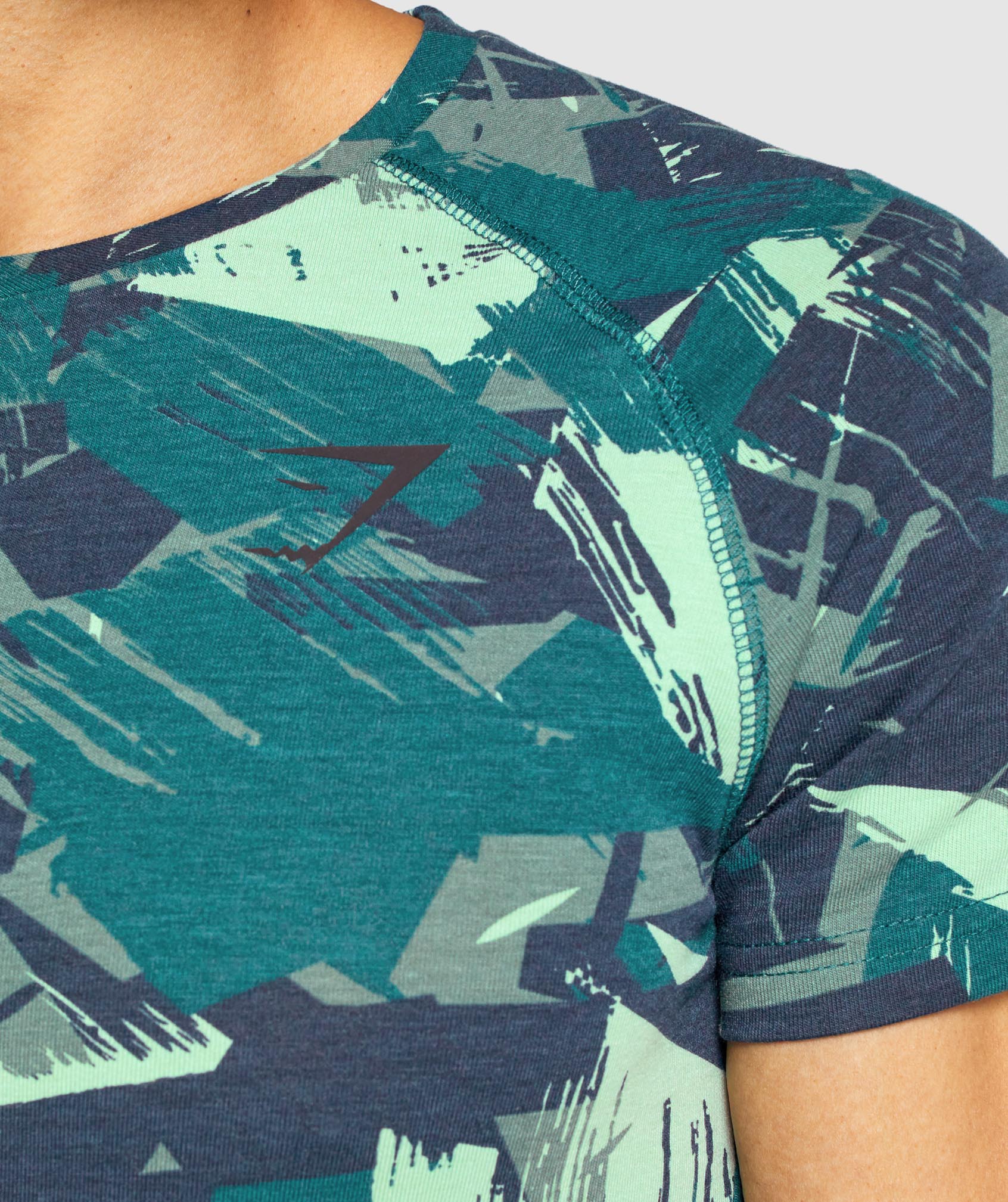 gymshark-bold-muscle-fit-t-shirt-green-print-aw21