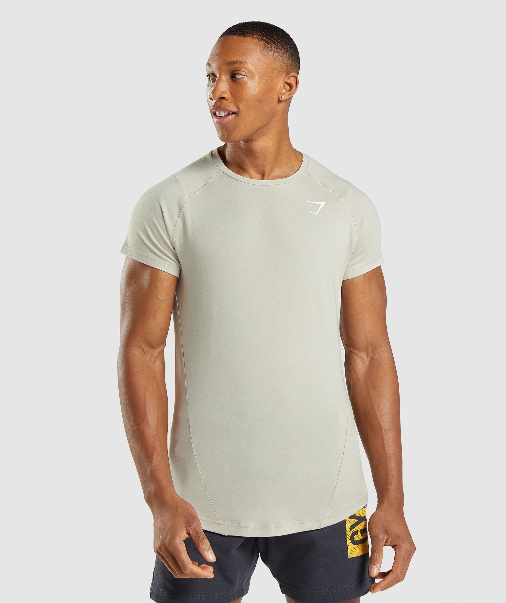 gymshark-bold-t-shirt-pebble-grey-ss22-1