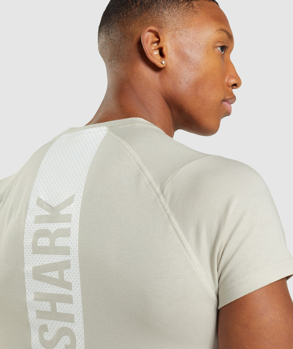 gymshark-bold-t-shirt-pebble-grey-ss22-1