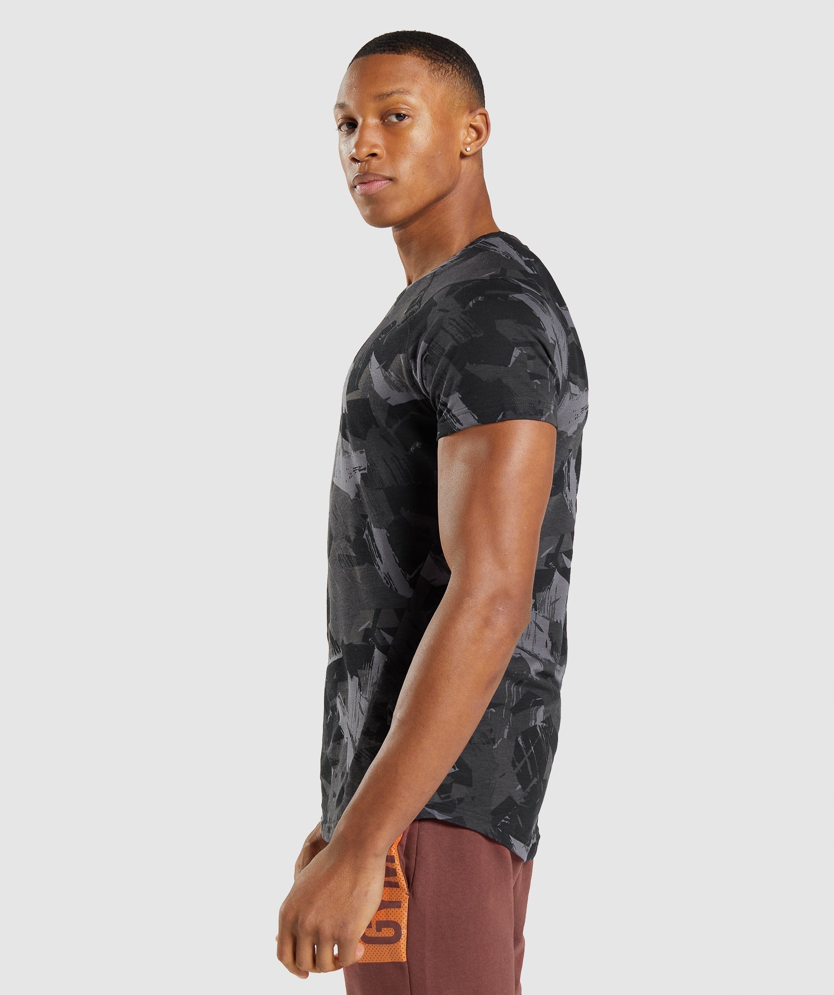 gymshark-bold-t-shirt-grey-print-ss22-1