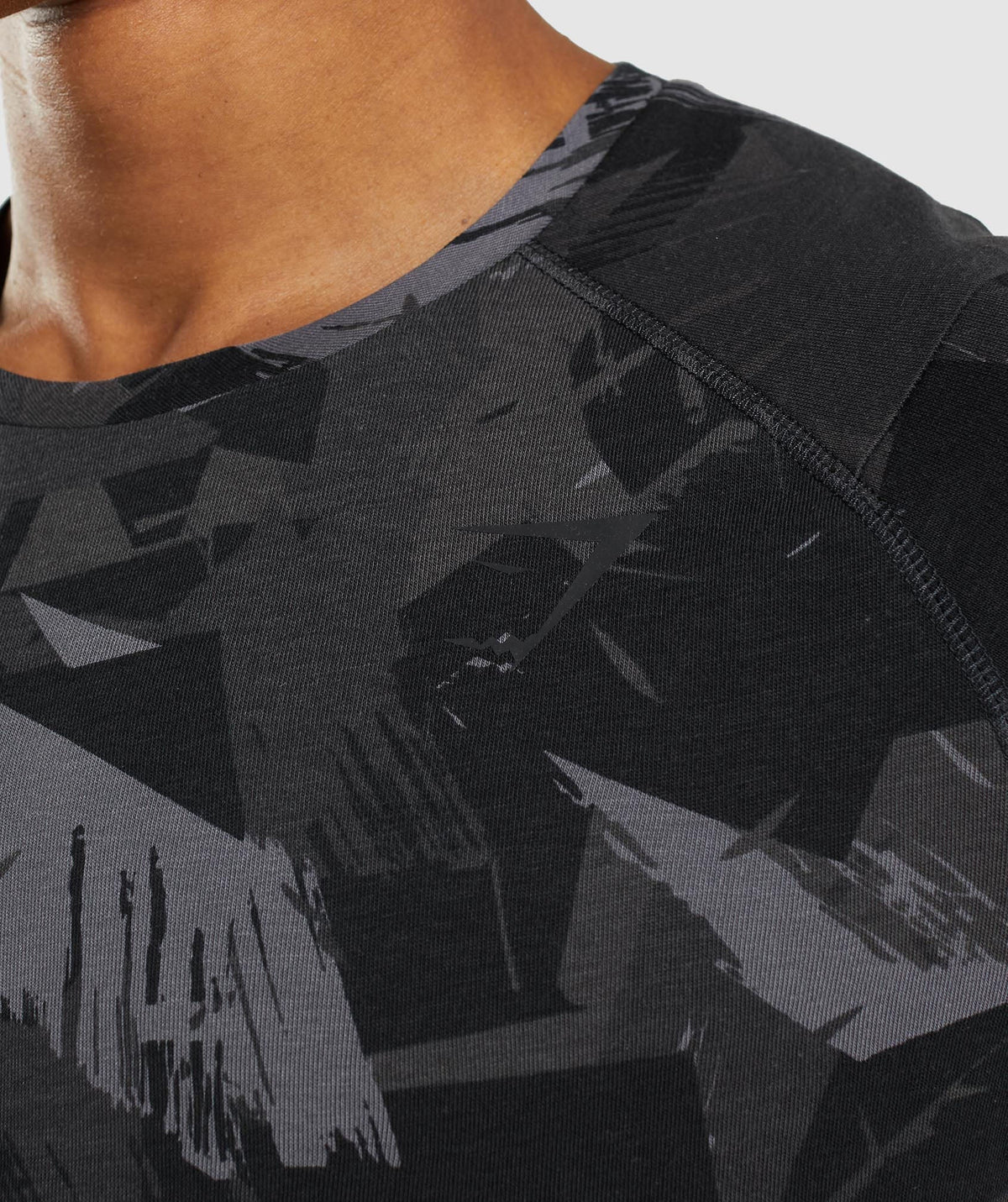 gymshark-bold-t-shirt-grey-print-ss22-1