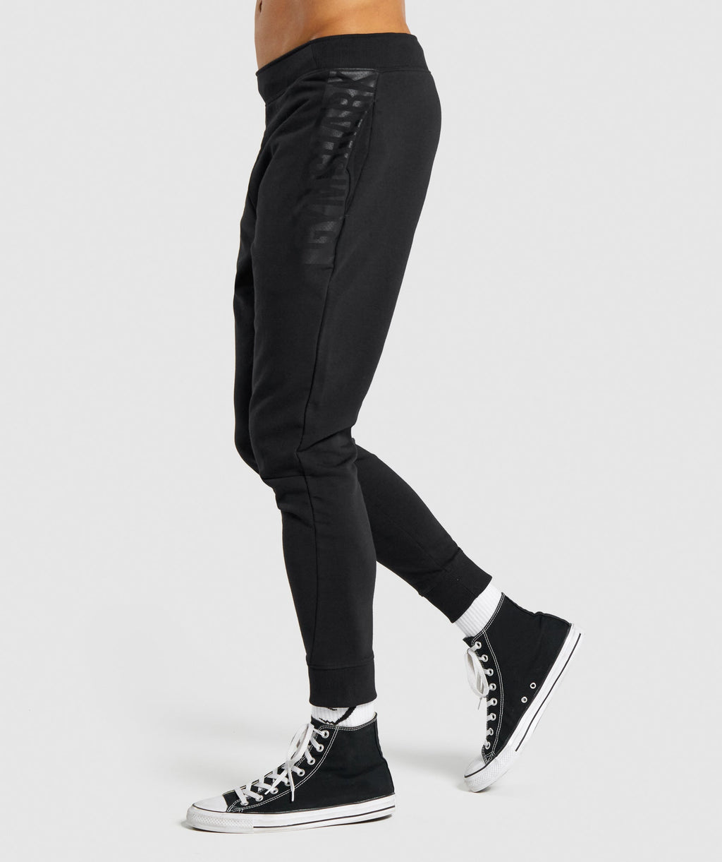 gymshark-bold-joggers-black-aw21
