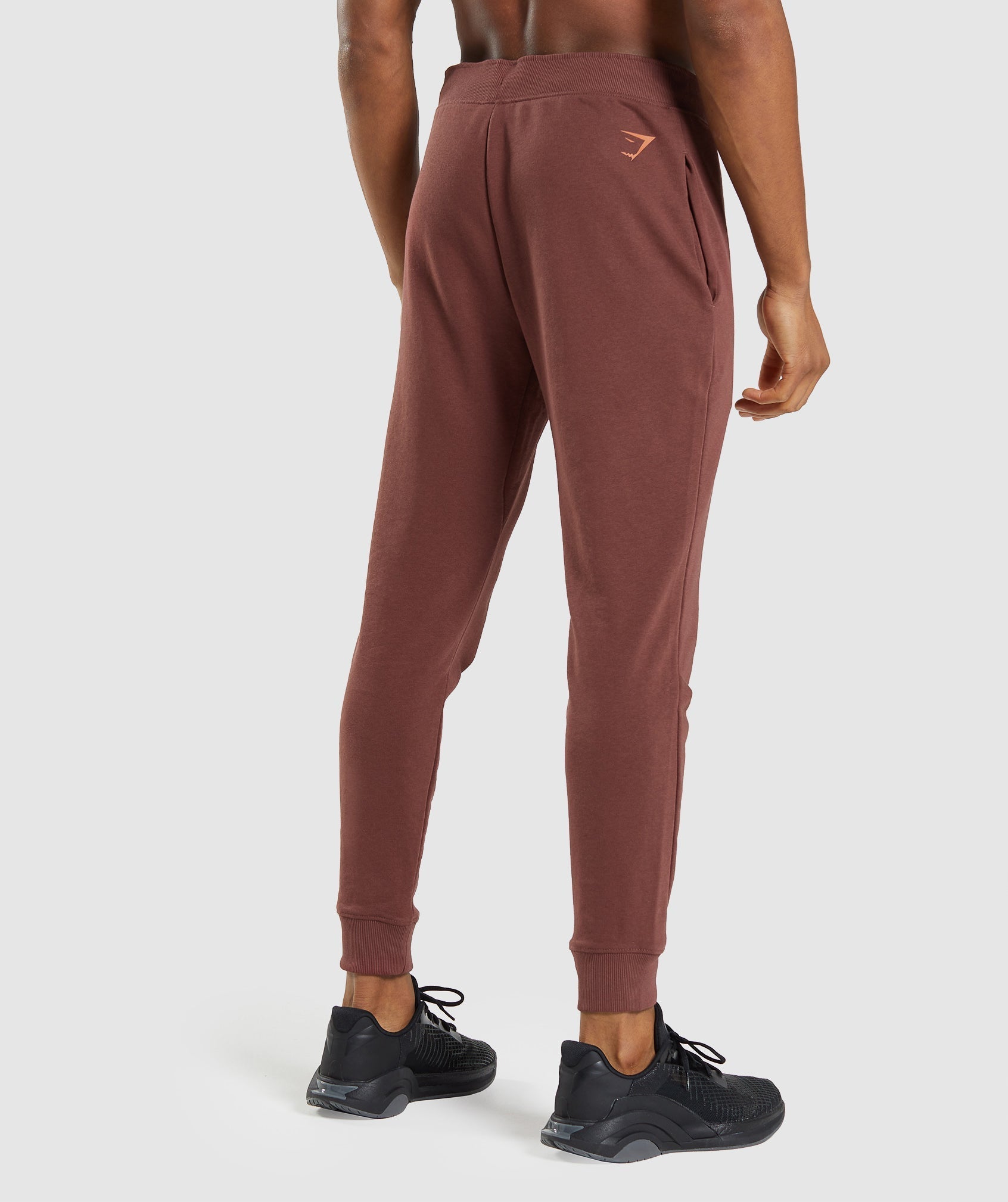 gymshark-bold-joggers-cherry-brown-ss22