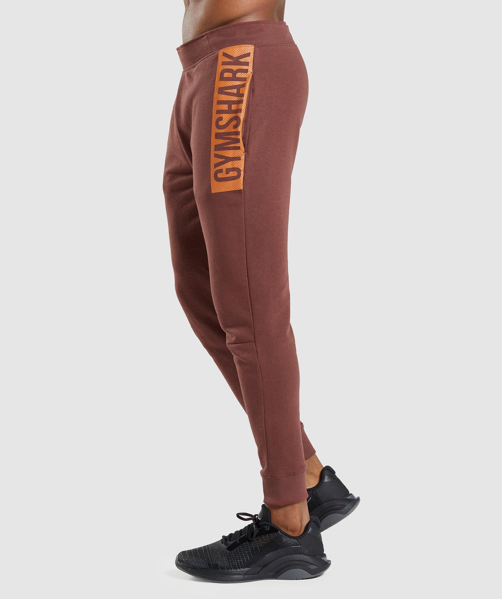 gymshark-bold-joggers-cherry-brown-ss22