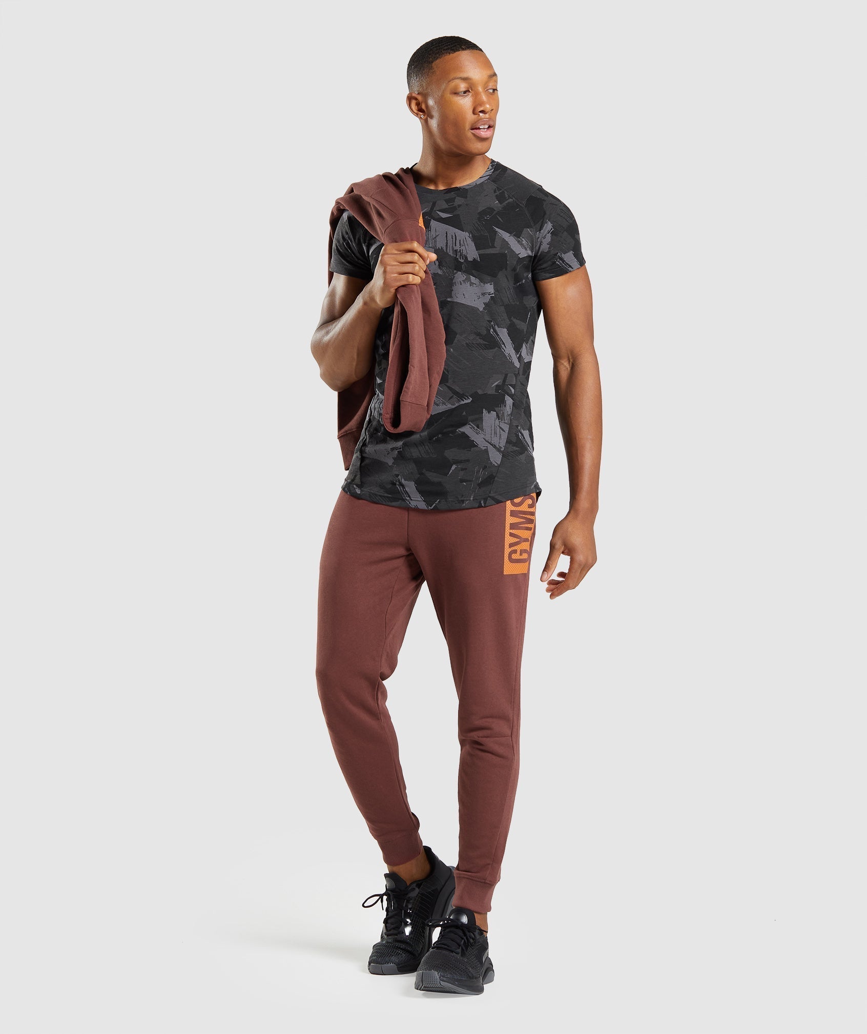 gymshark-bold-joggers-cherry-brown-ss22