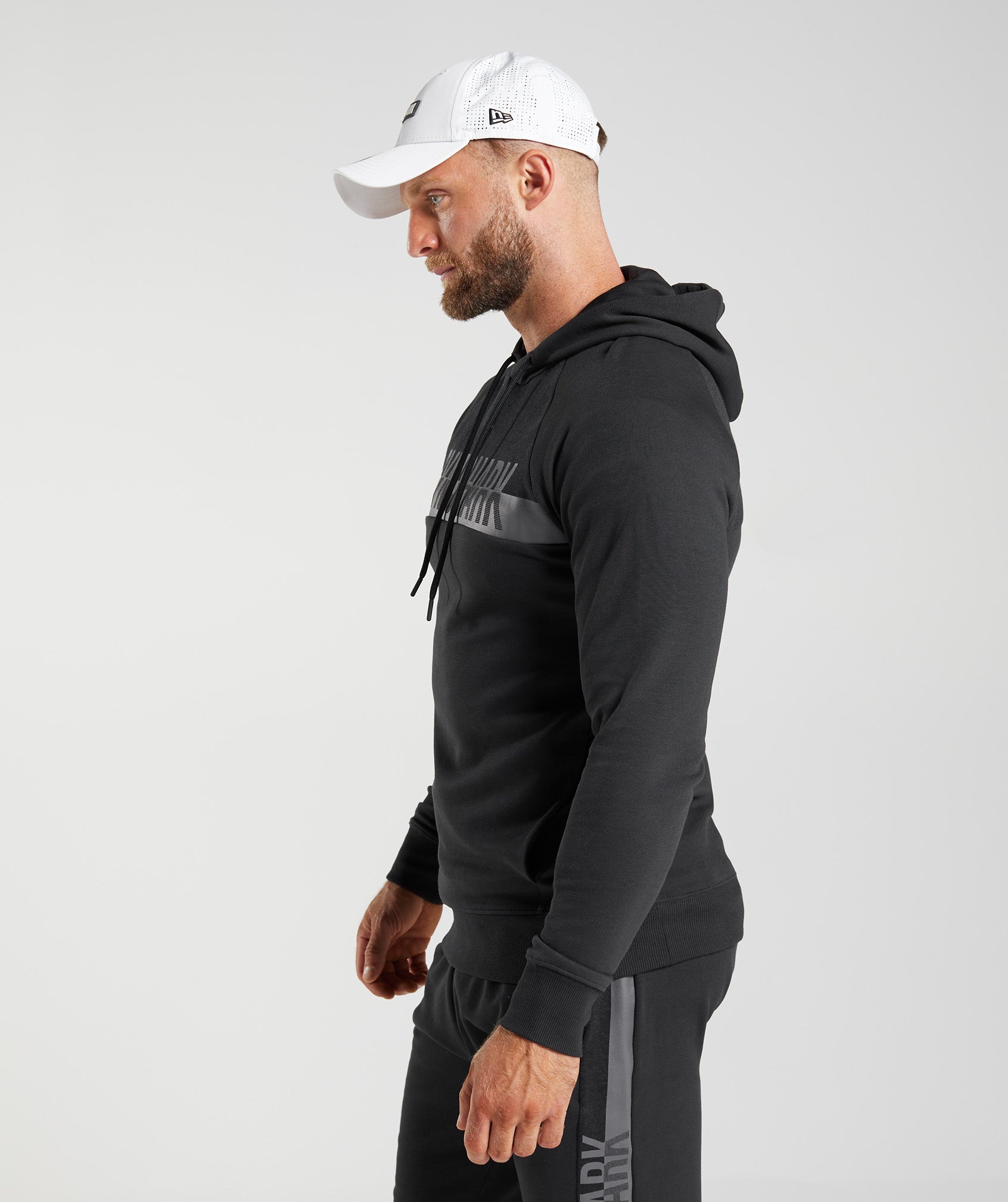 gymshark-bold-react-hoodie-black-aw22