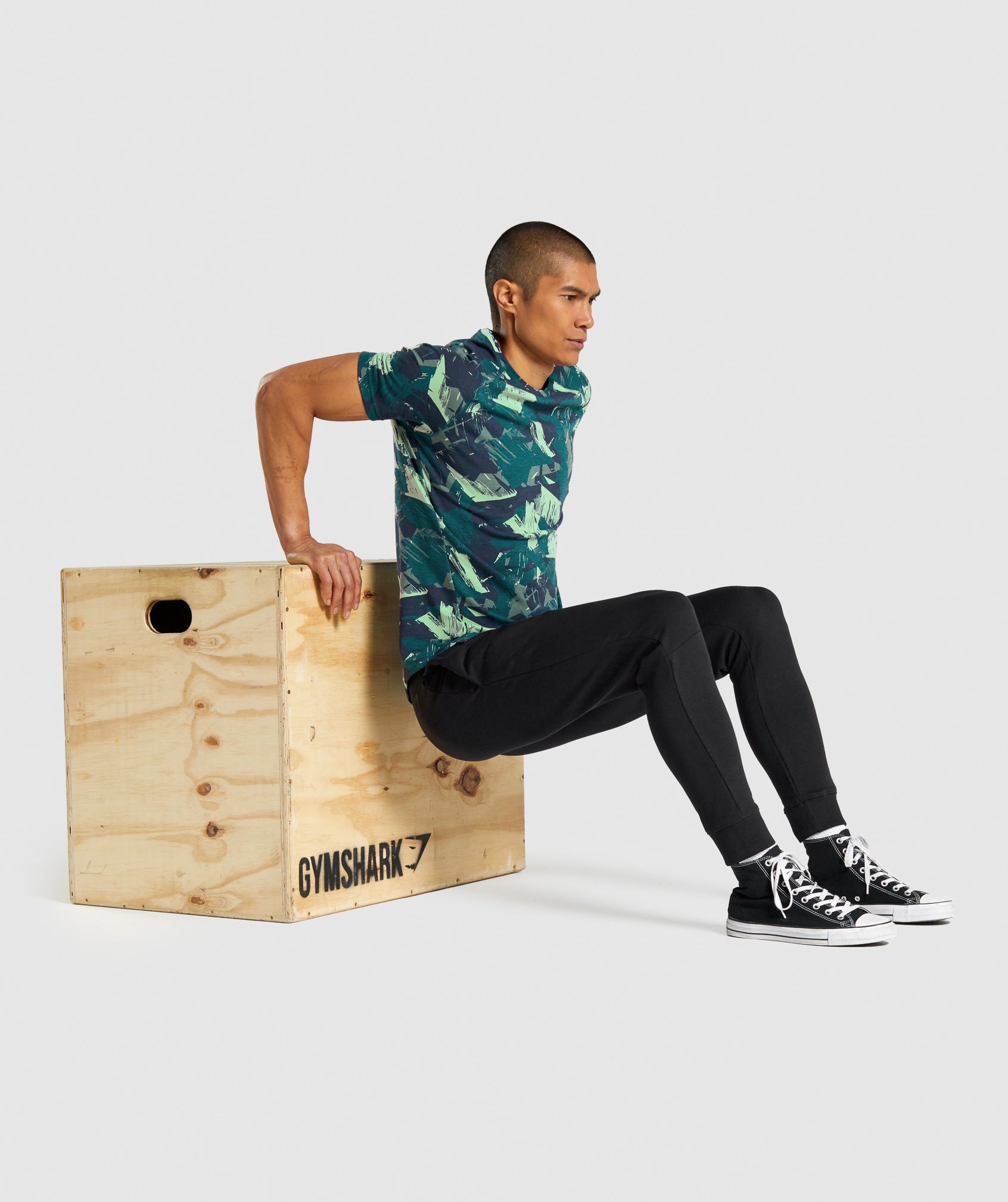 gymshark-bold-t-shirt-green-print-aw21